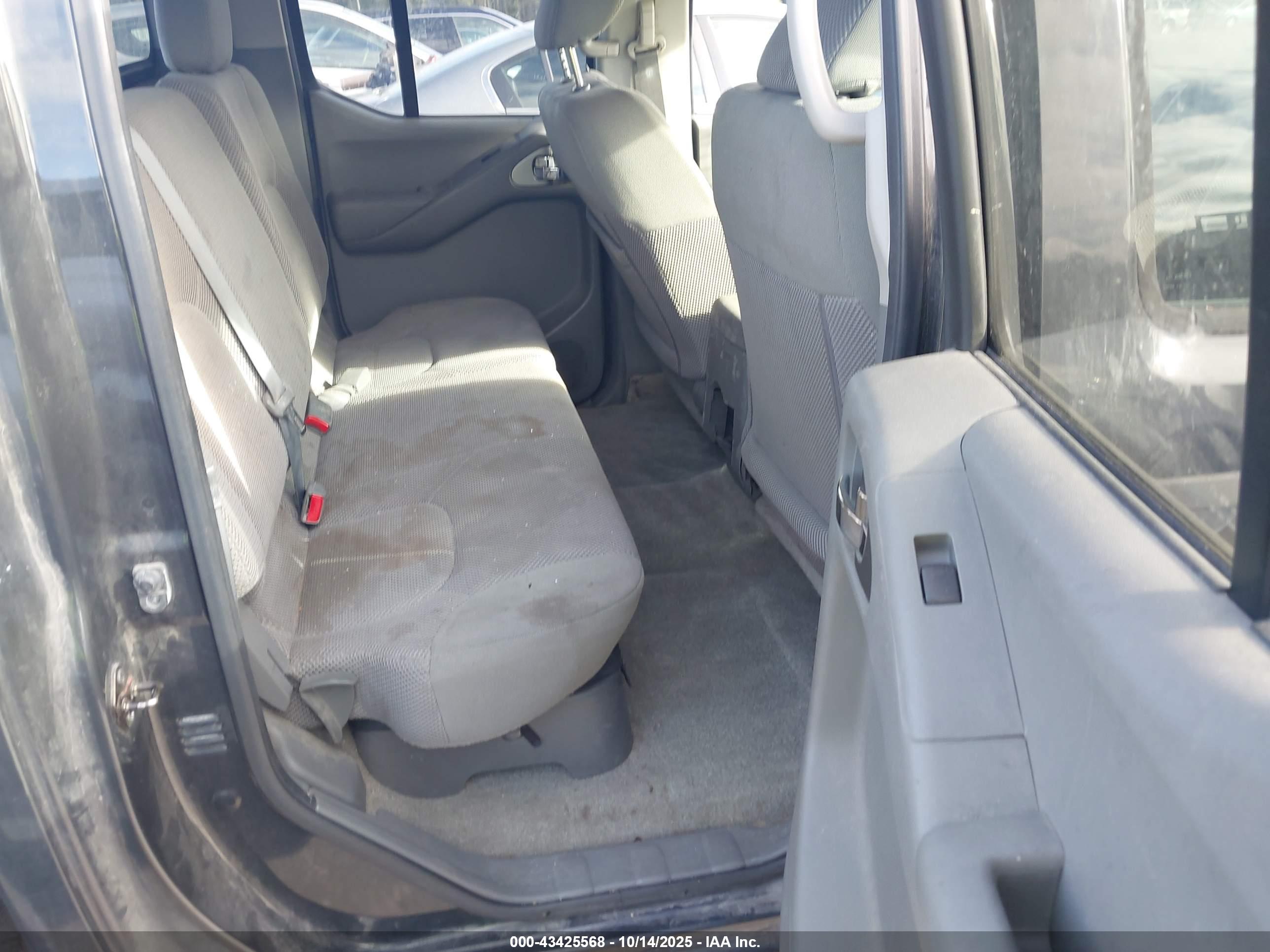 NISSAN FRONTIER image 8