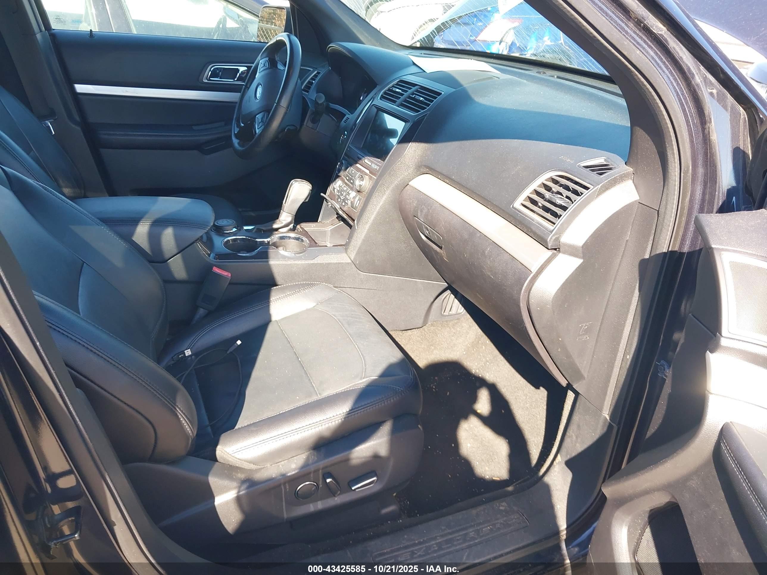 FORD EXPLORER image 5