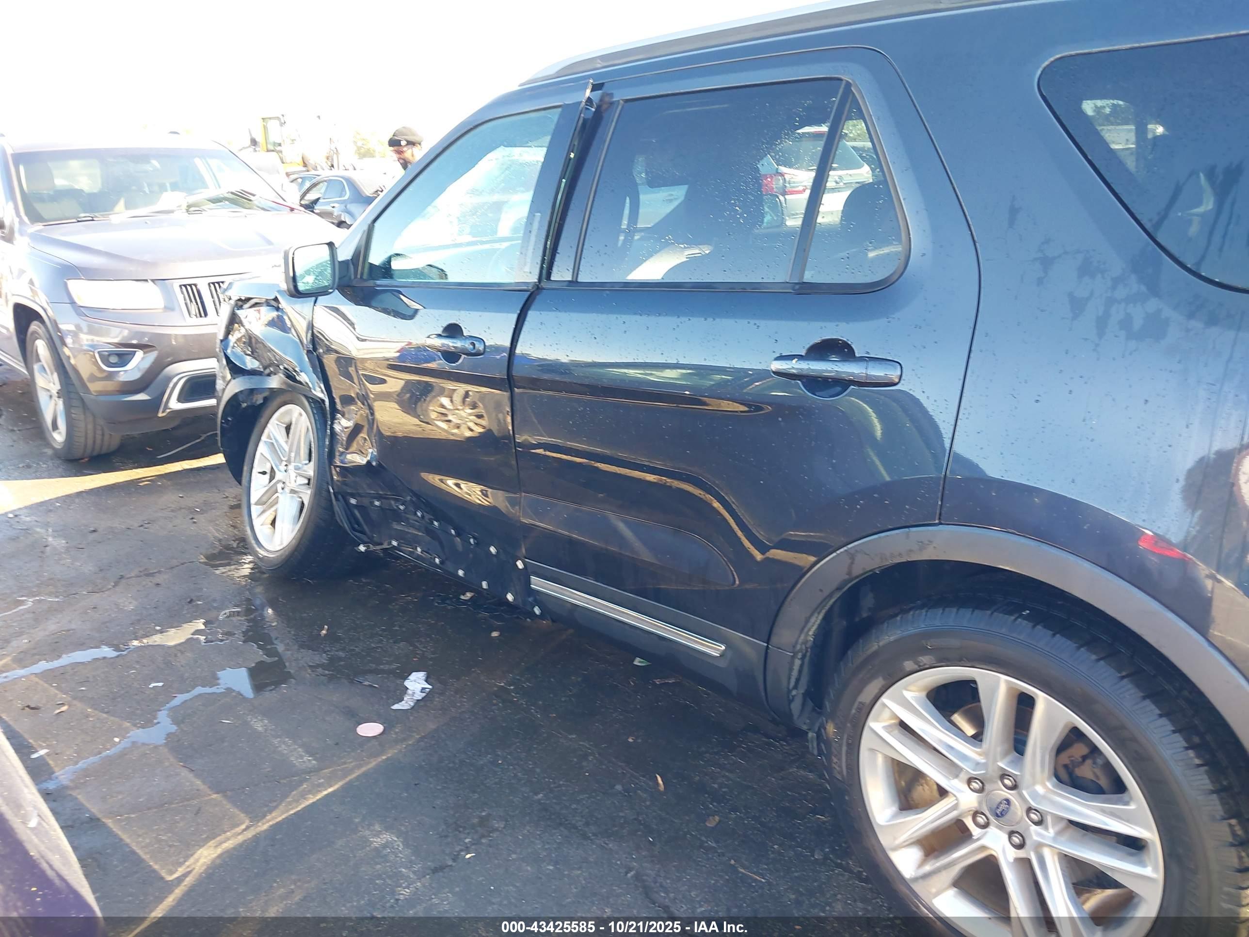 FORD EXPLORER image 6