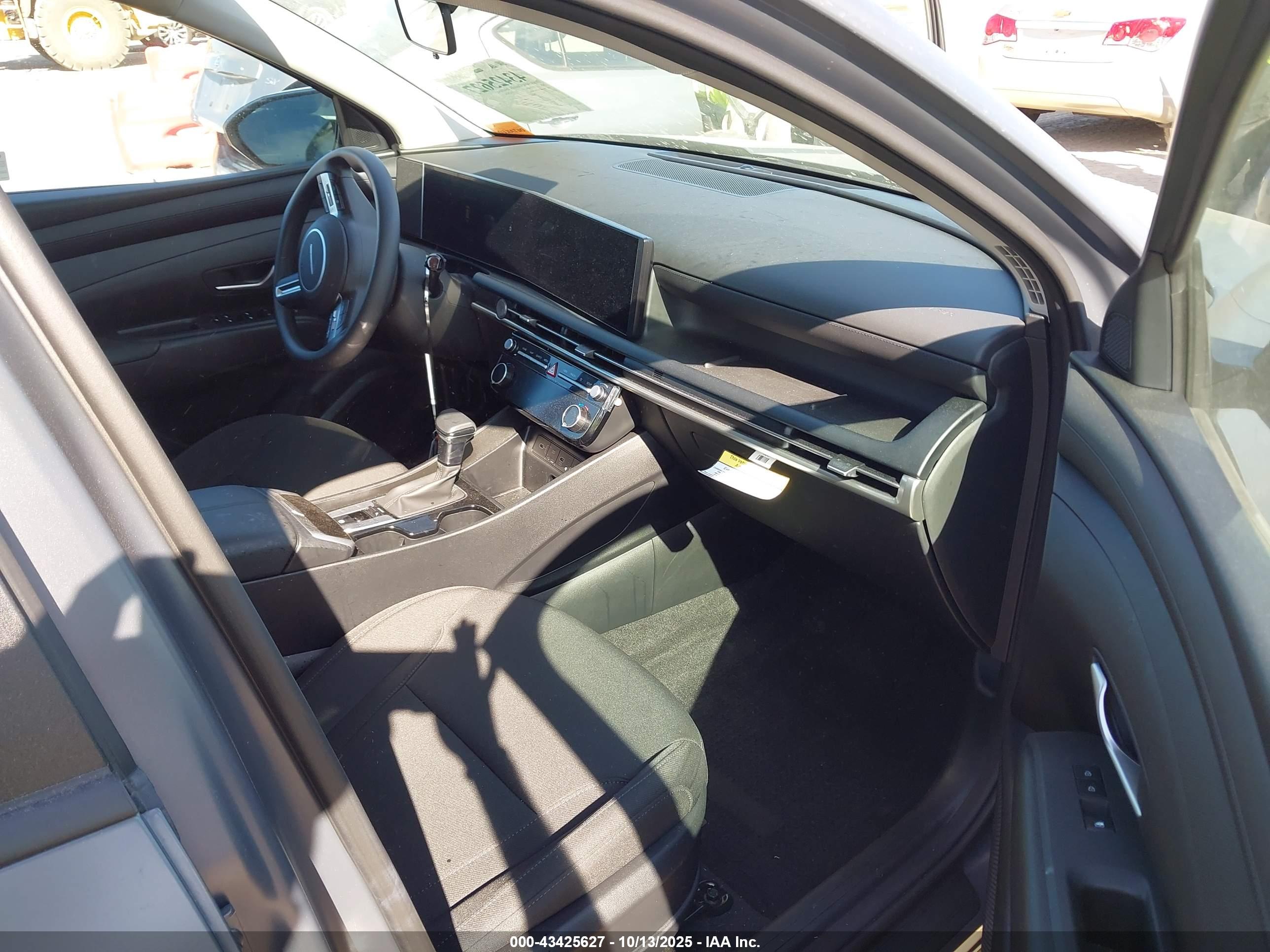 HYUNDAI TUCSON image 5