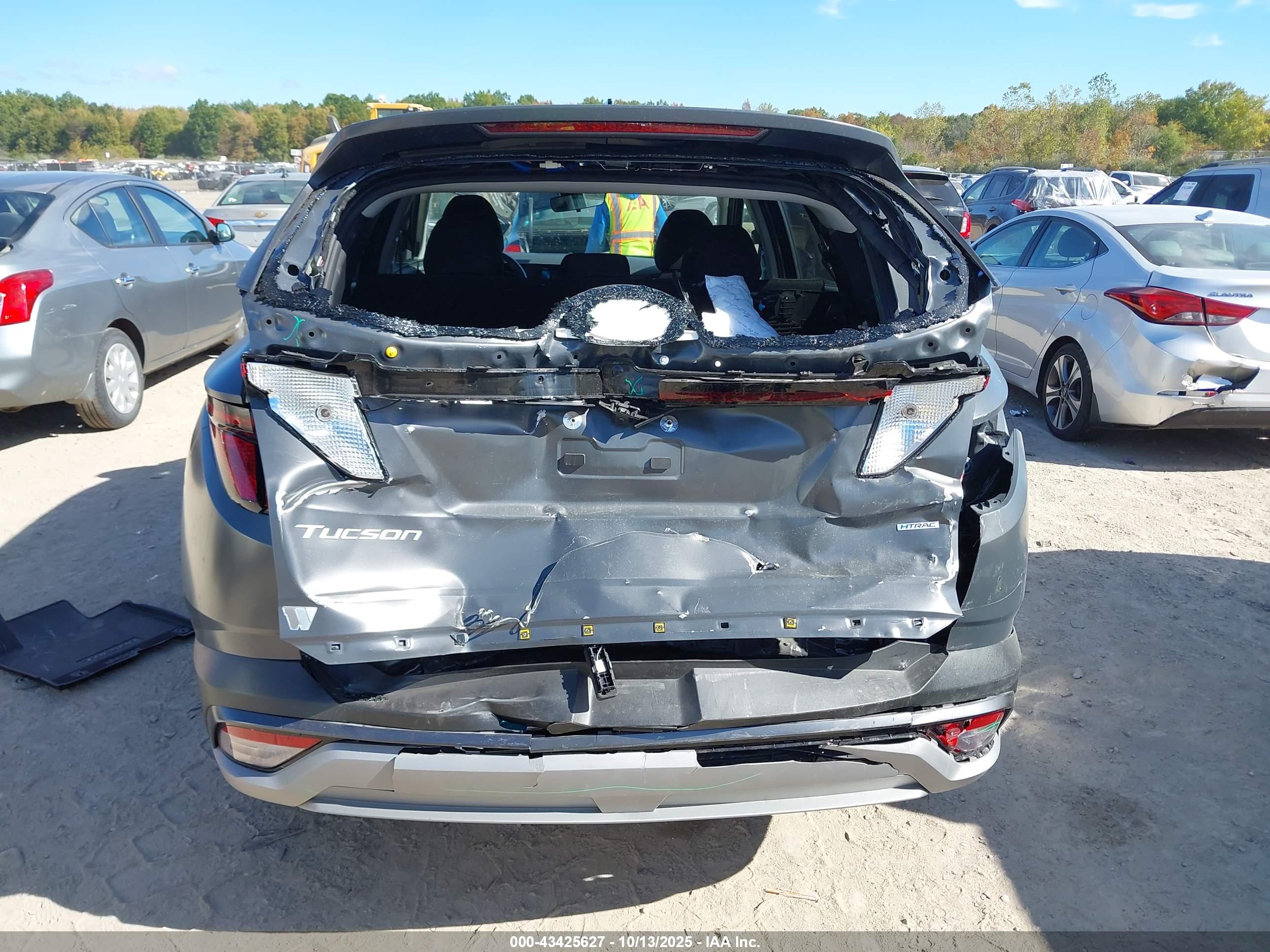 HYUNDAI TUCSON image 6