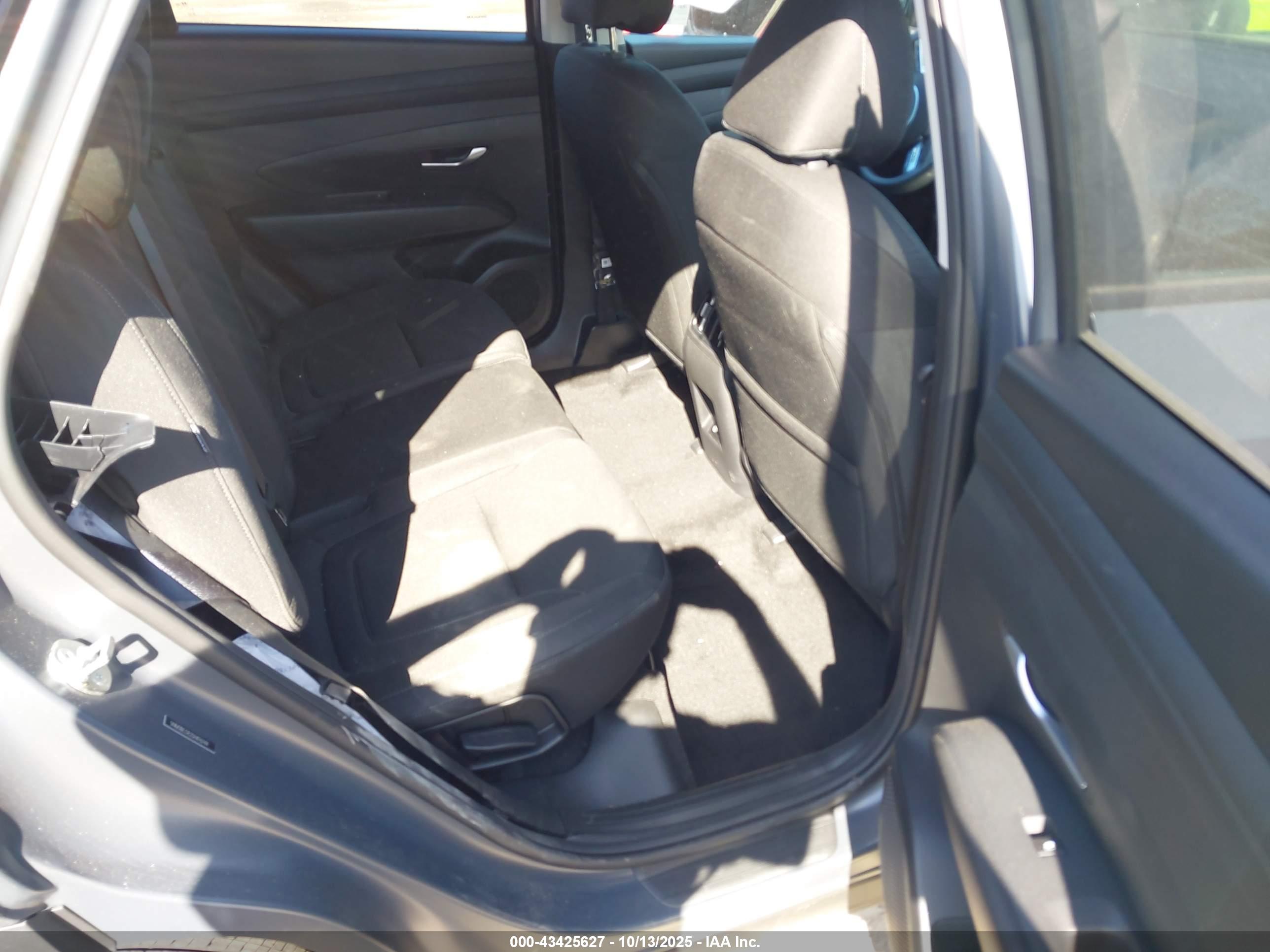 HYUNDAI TUCSON image 8
