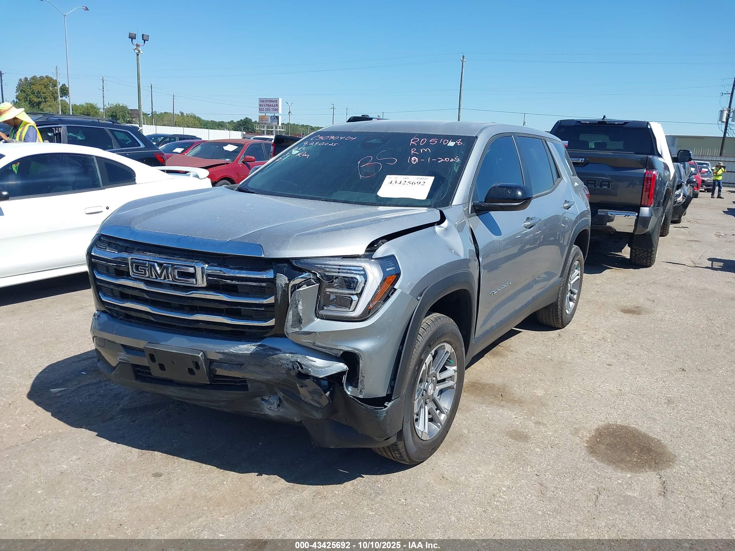 GMC TERRAIN image 2