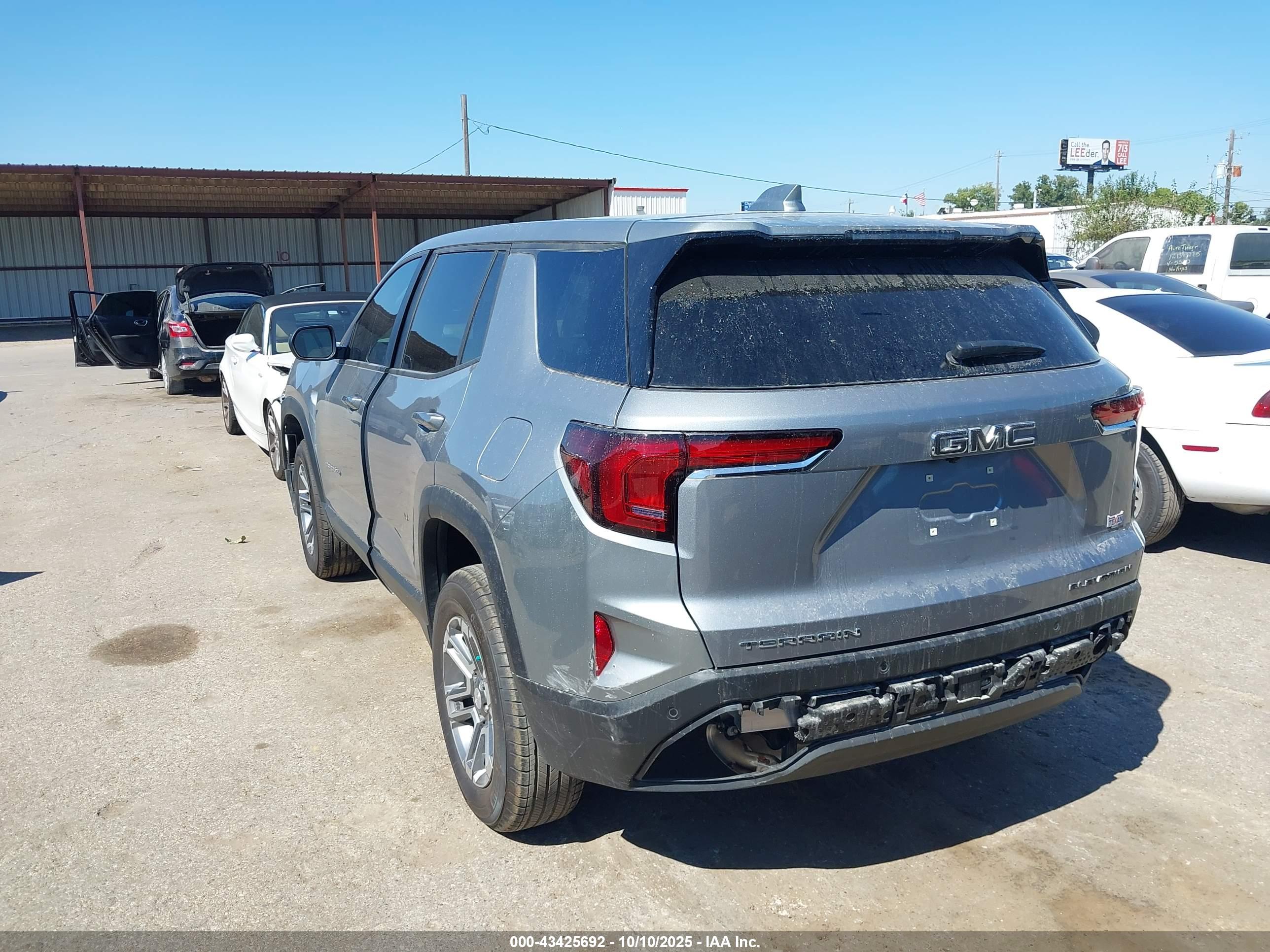 GMC TERRAIN image 3