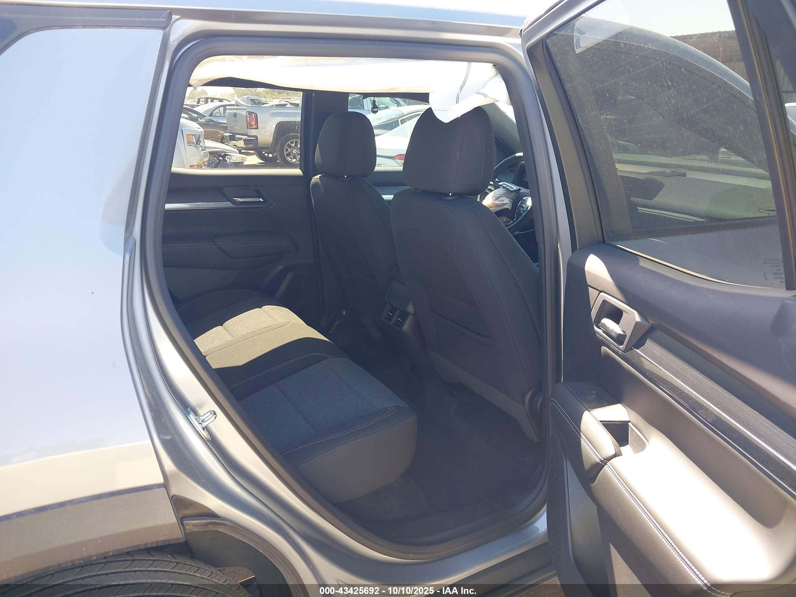GMC TERRAIN image 8