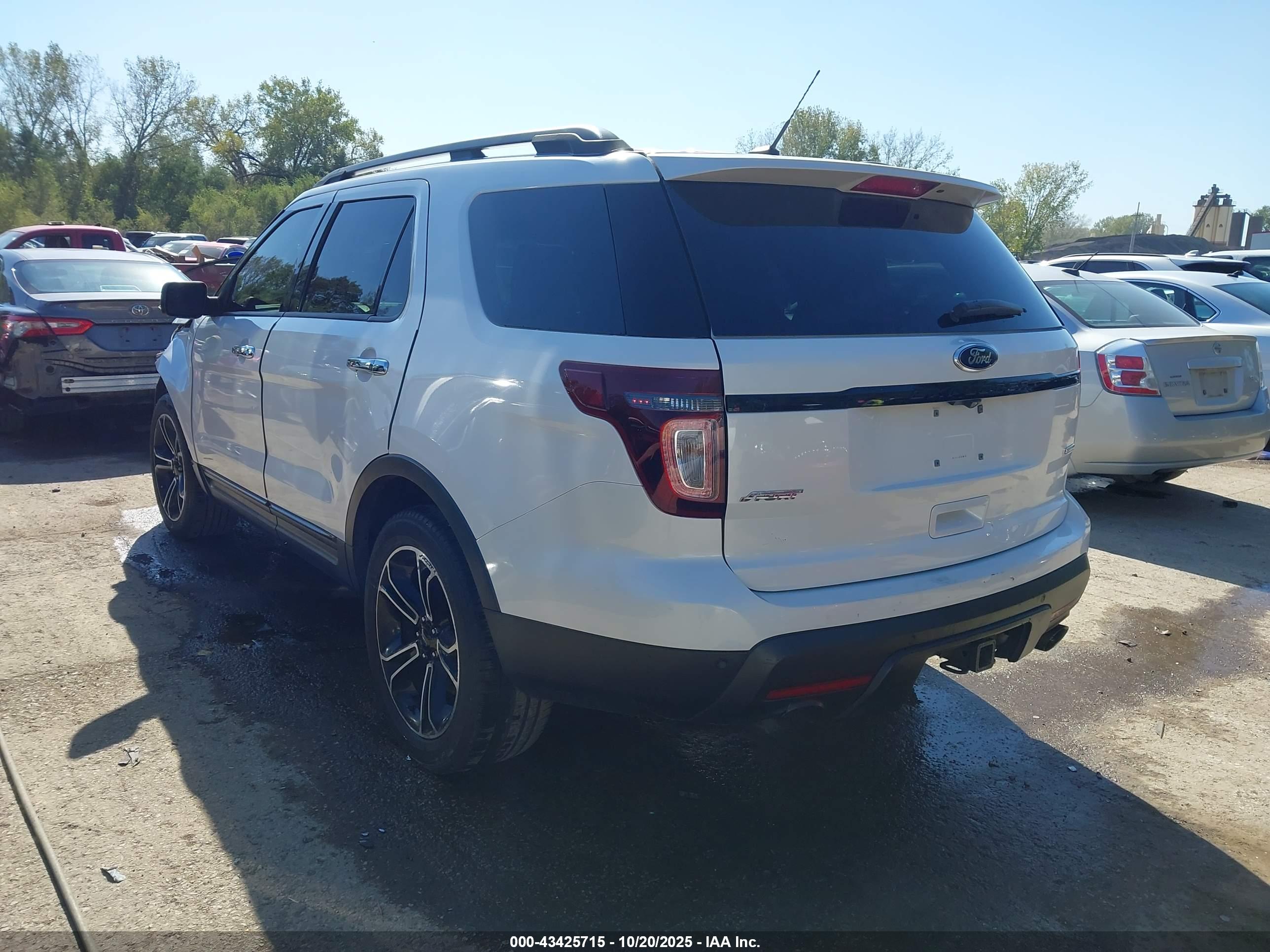 FORD EXPLORER image 3