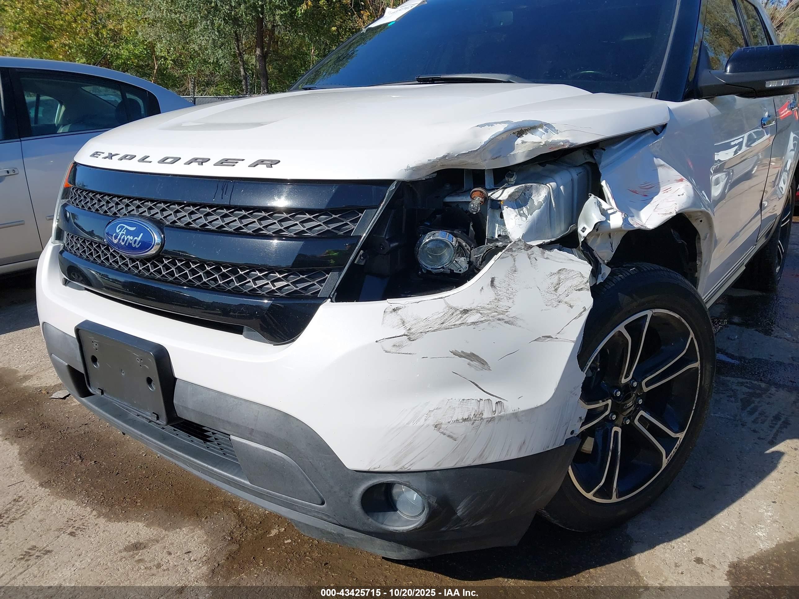 FORD EXPLORER image 6