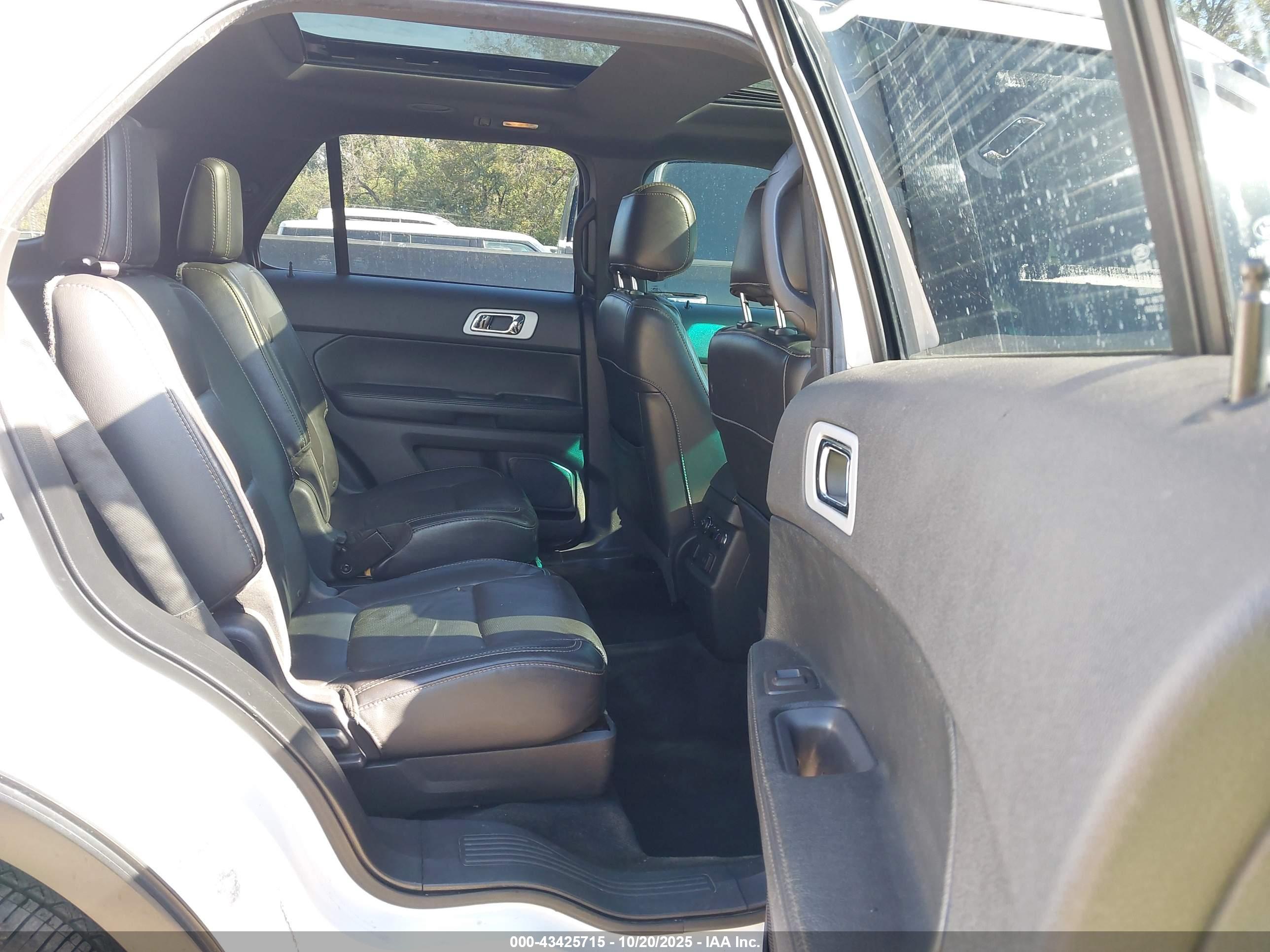 FORD EXPLORER image 8