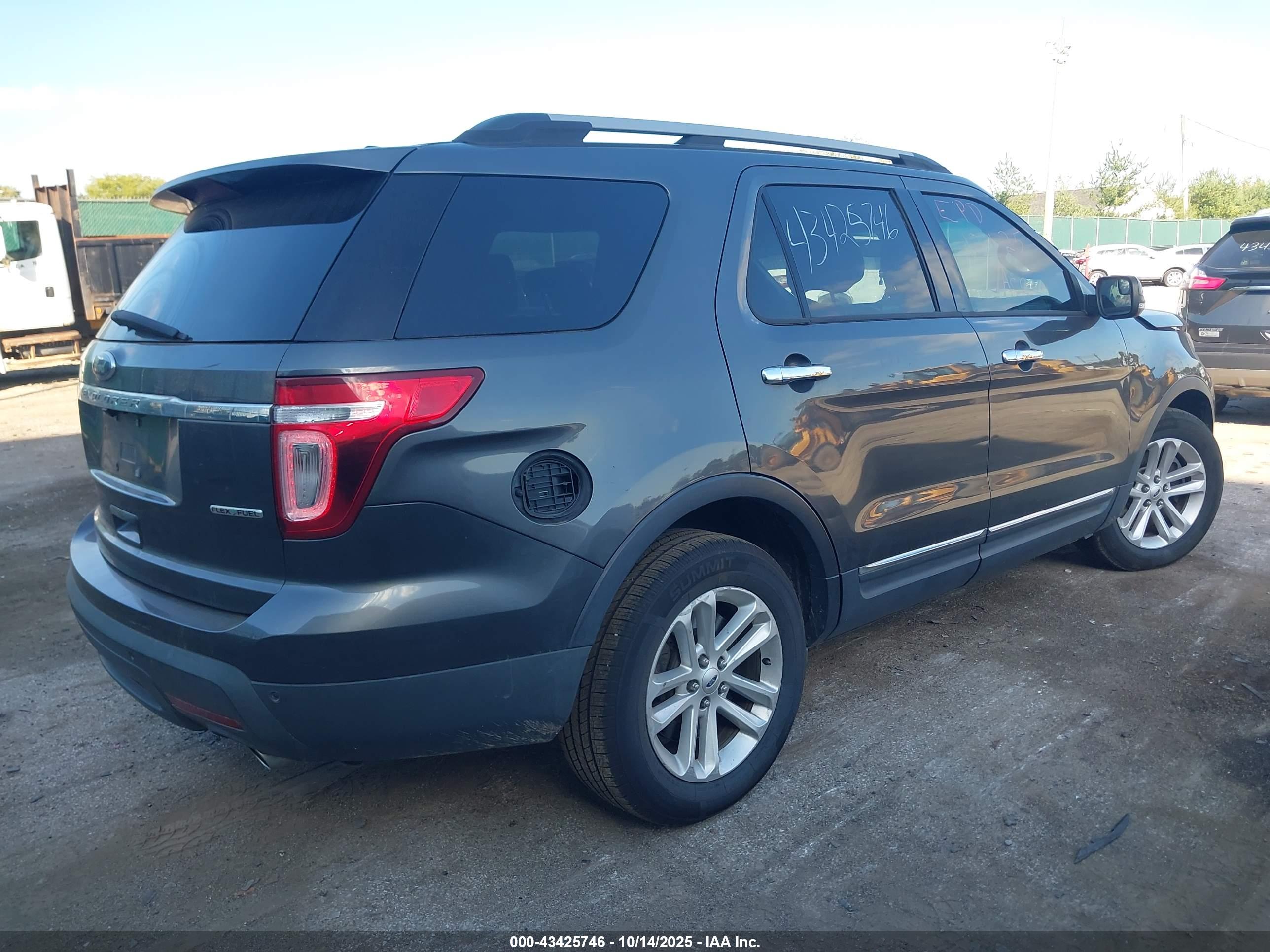 FORD EXPLORER image 4