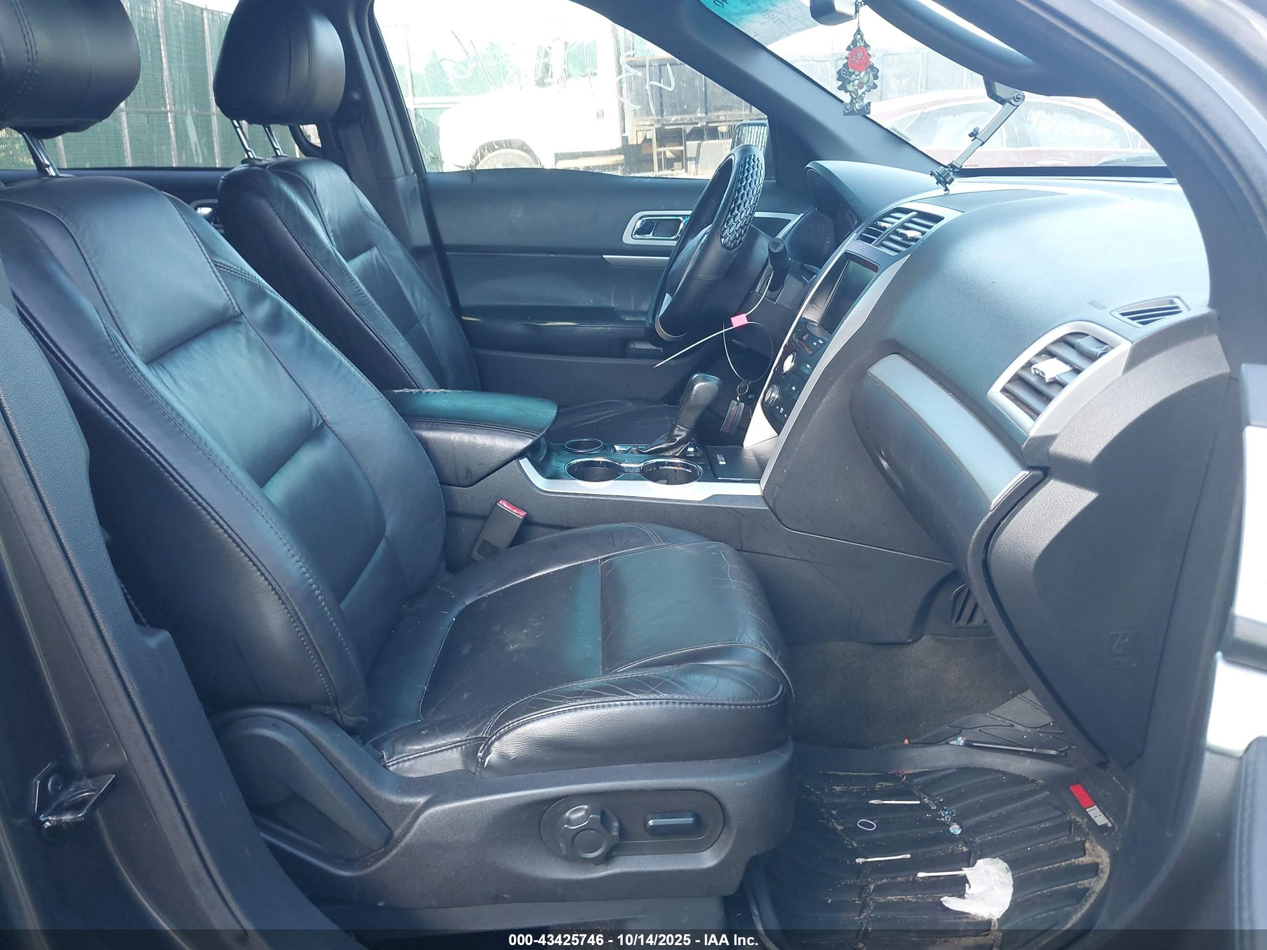FORD EXPLORER image 5