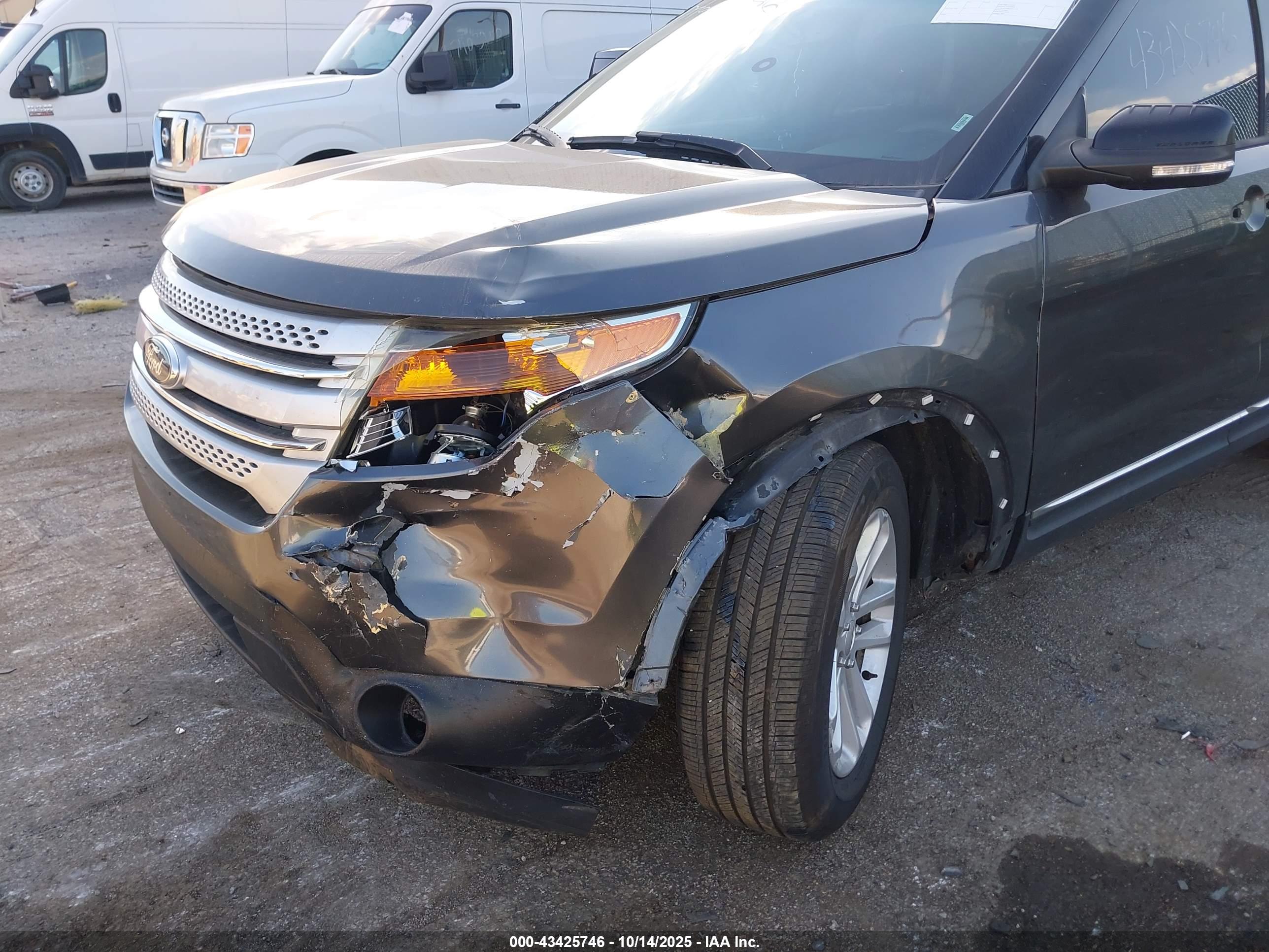 FORD EXPLORER image 6