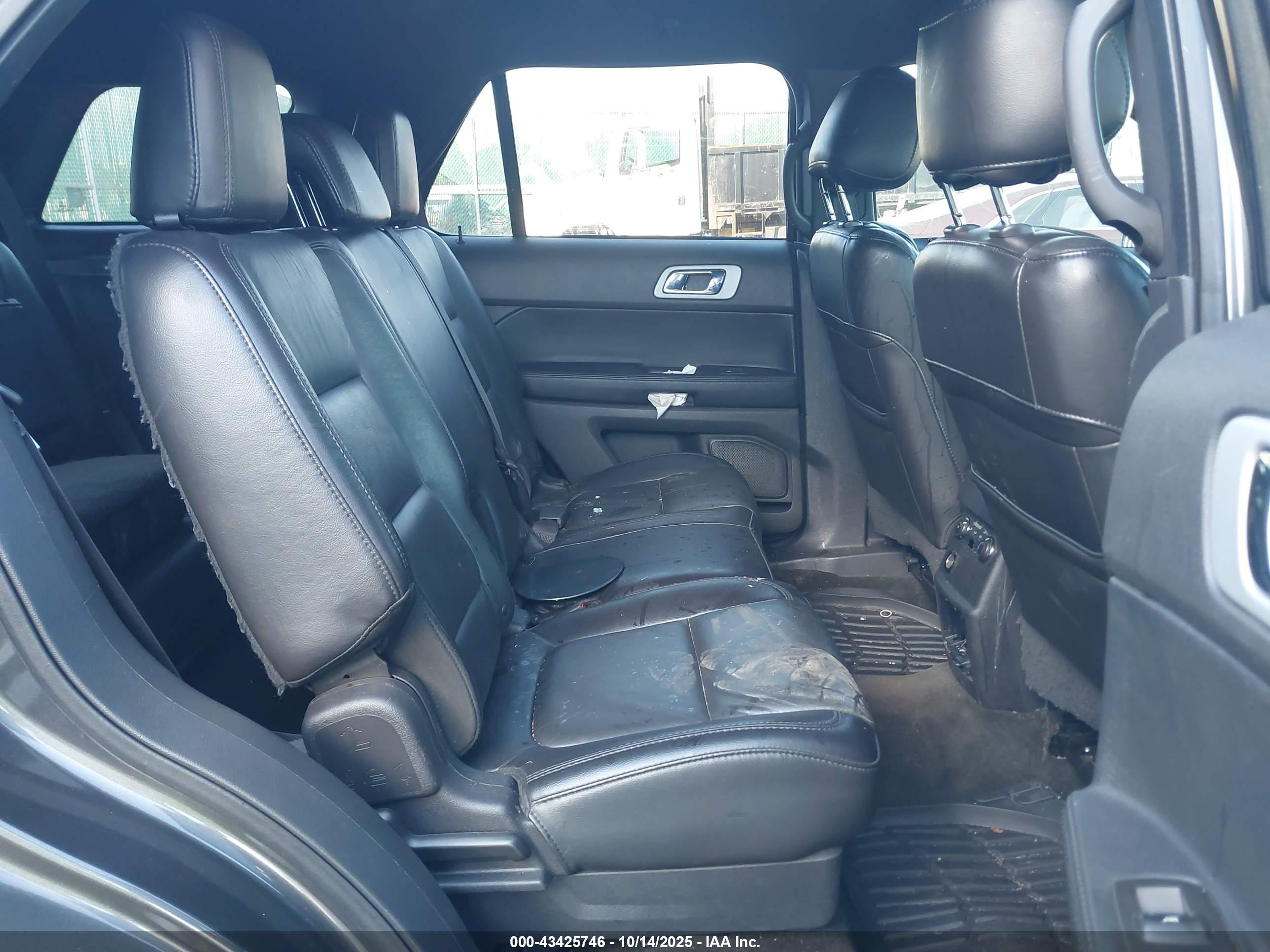 FORD EXPLORER image 8