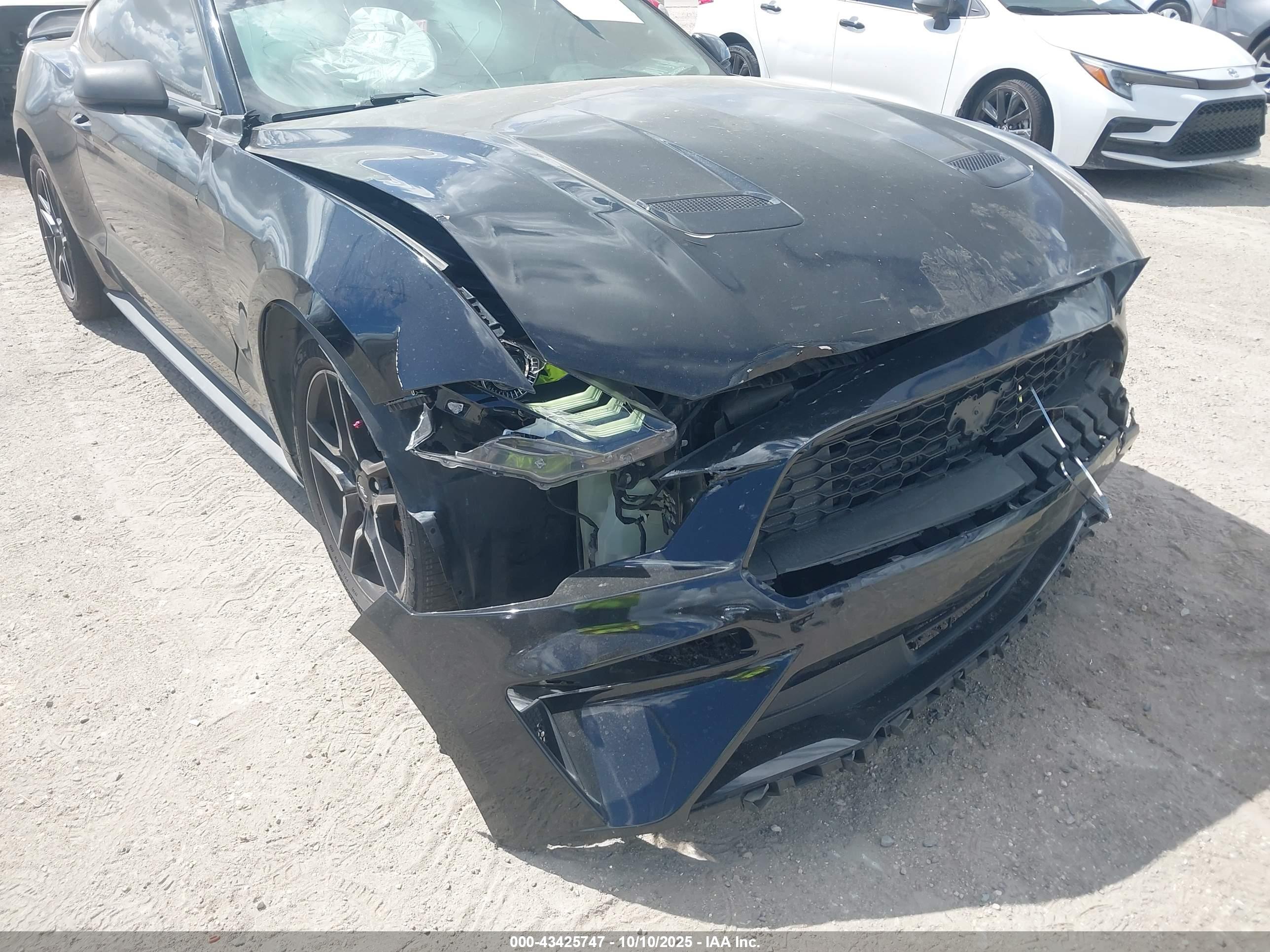 FORD MUSTANG image 6