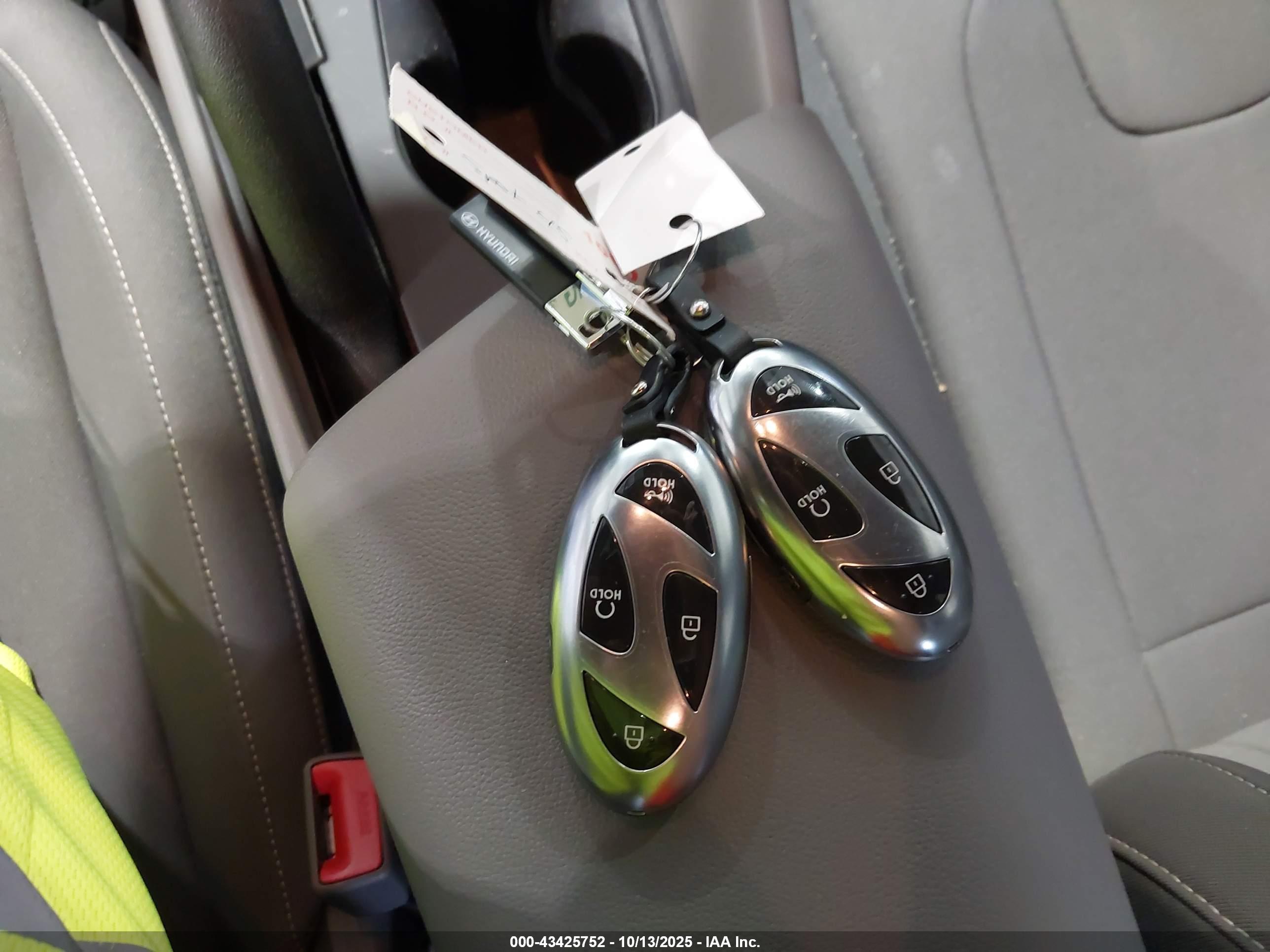 HYUNDAI ELANTRA image 11