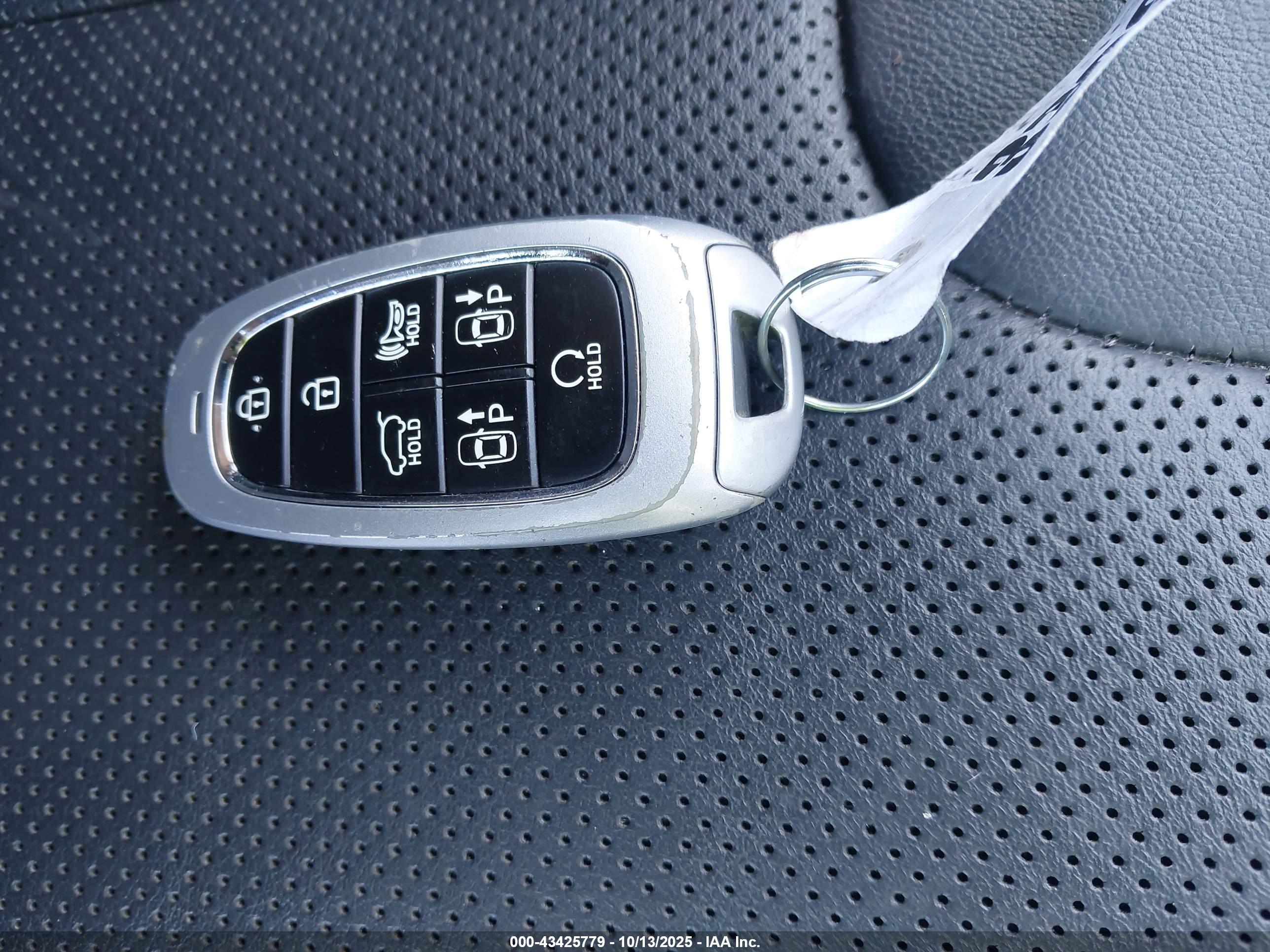 HYUNDAI SANTA image 11
