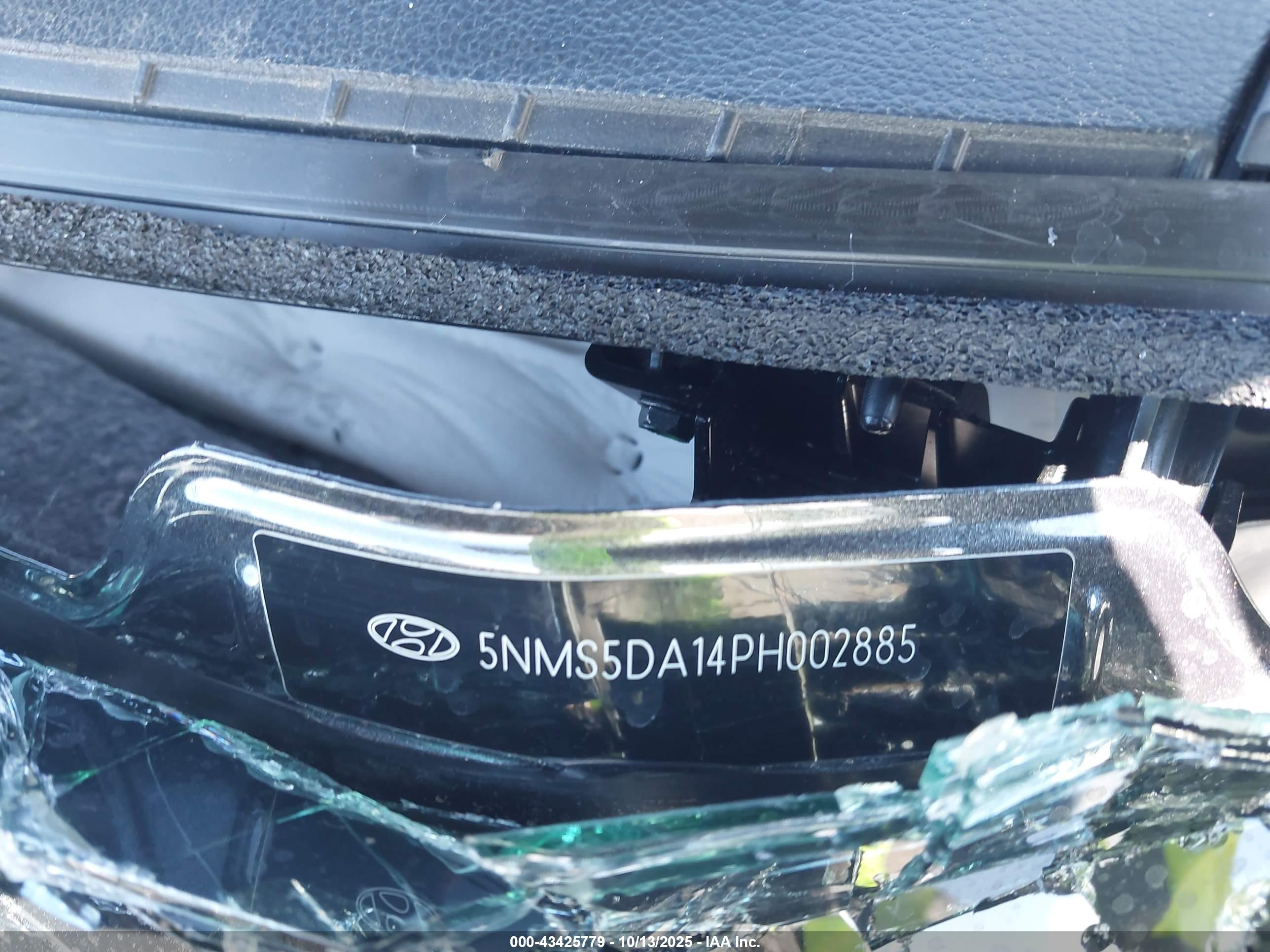 HYUNDAI SANTA image 9