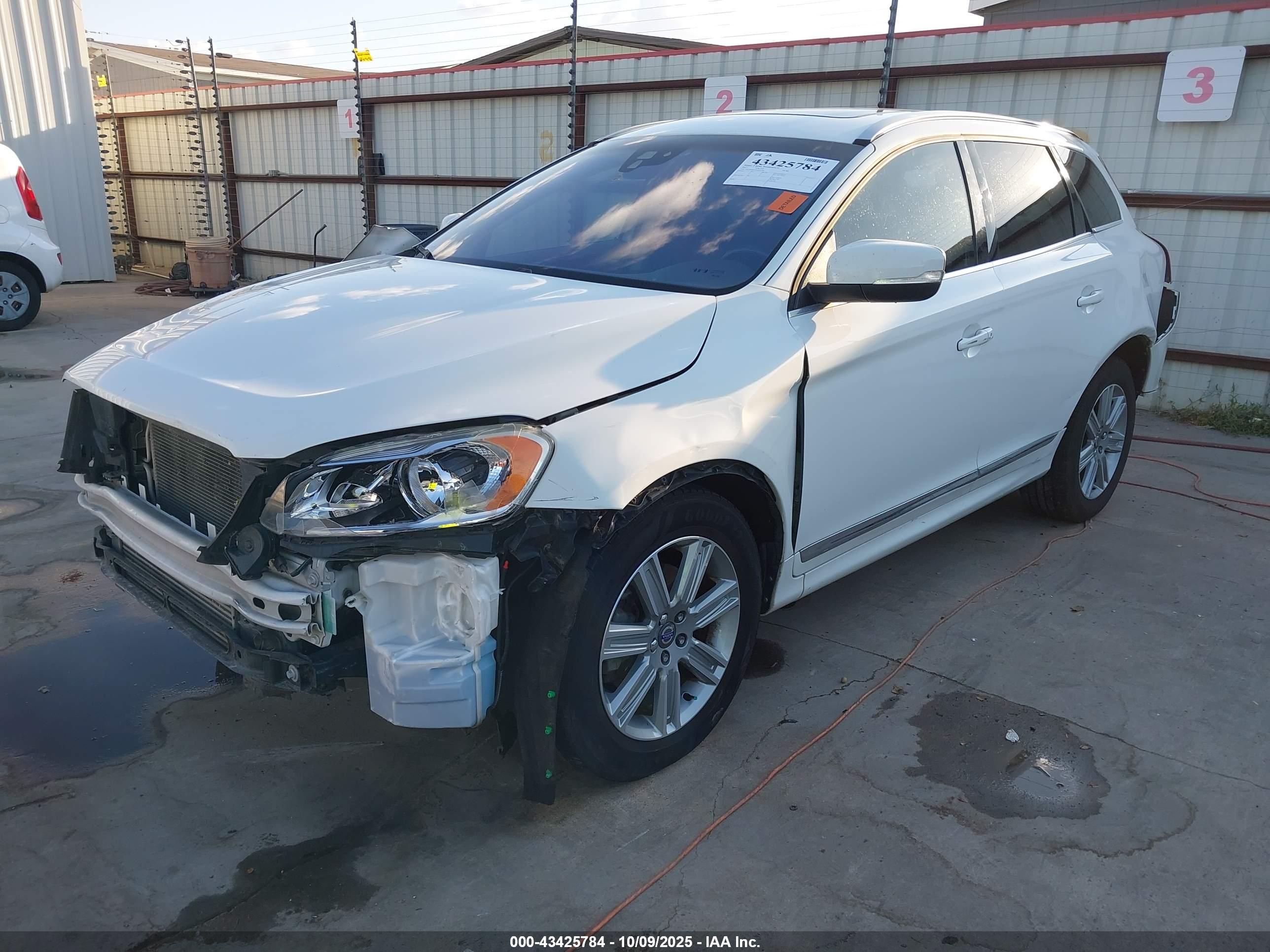 VOLVO XC60 image 2