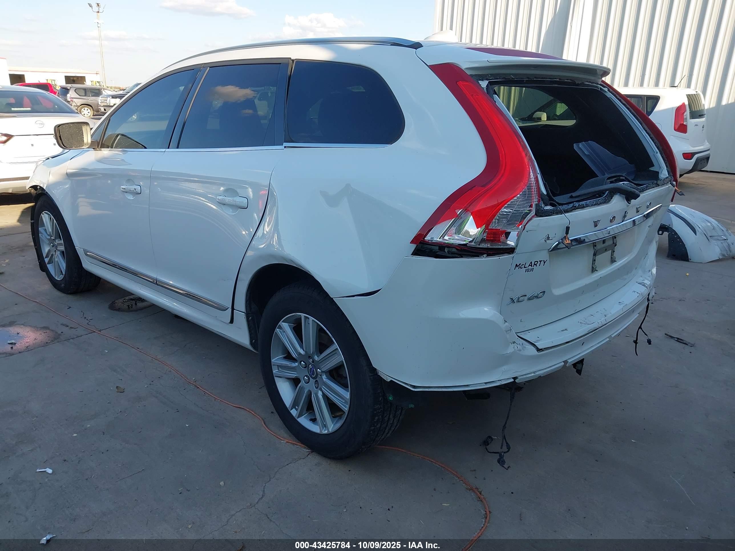 VOLVO XC60 image 3