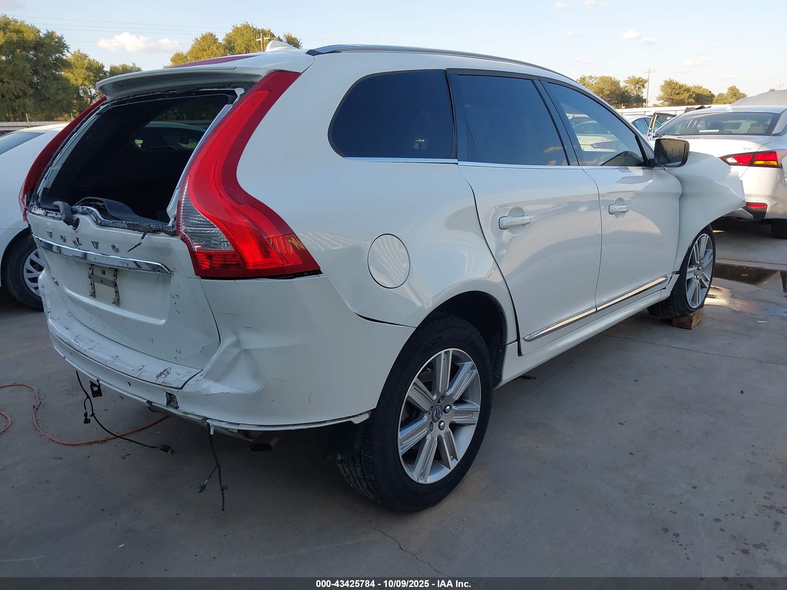 VOLVO XC60 image 4