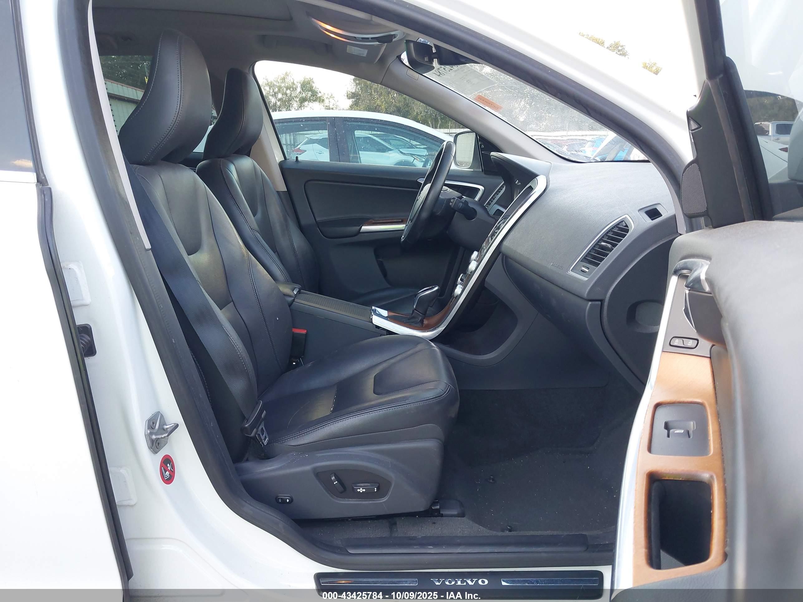 VOLVO XC60 image 5