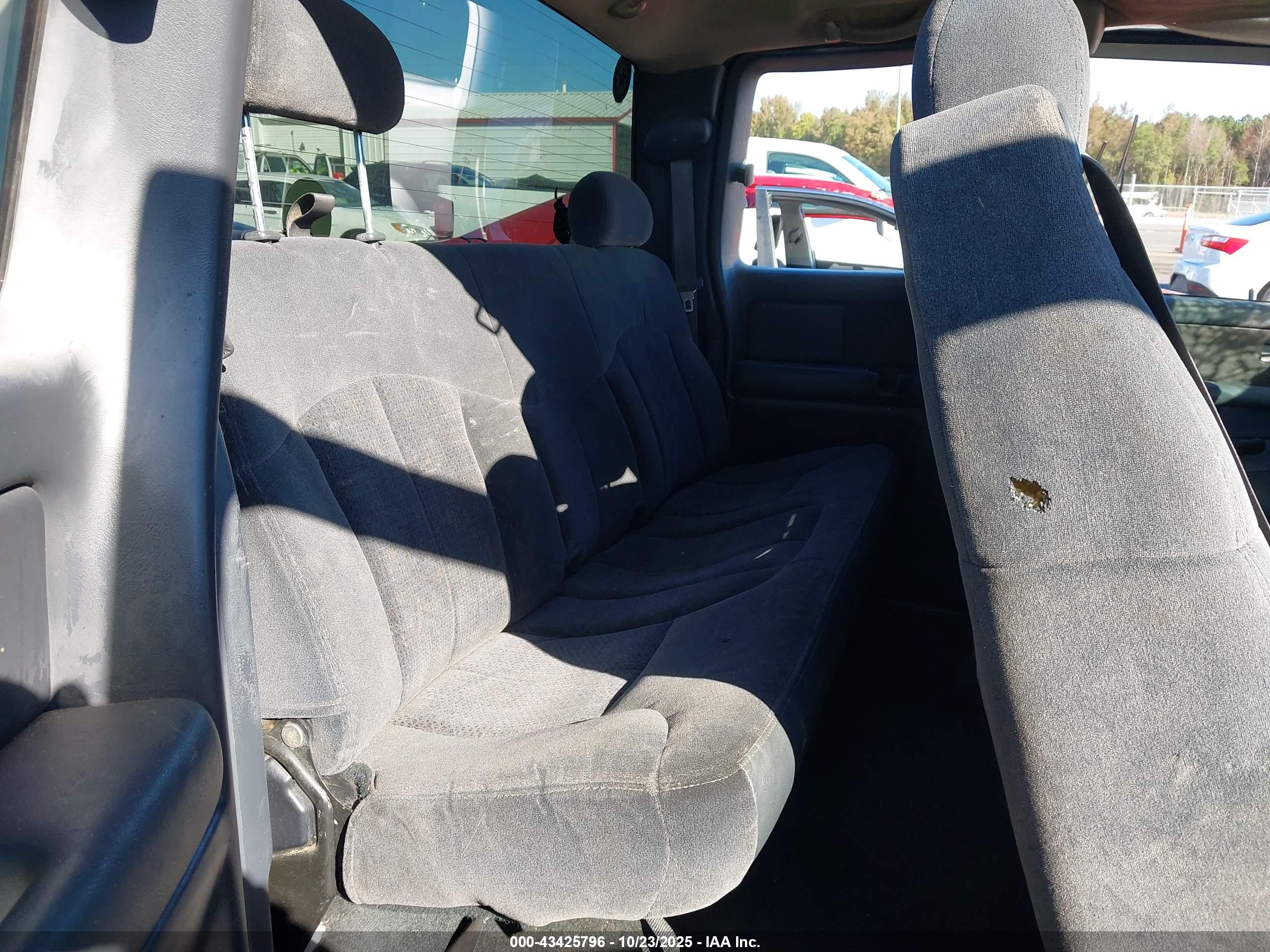 CHEVROLET SILVERADO image 8