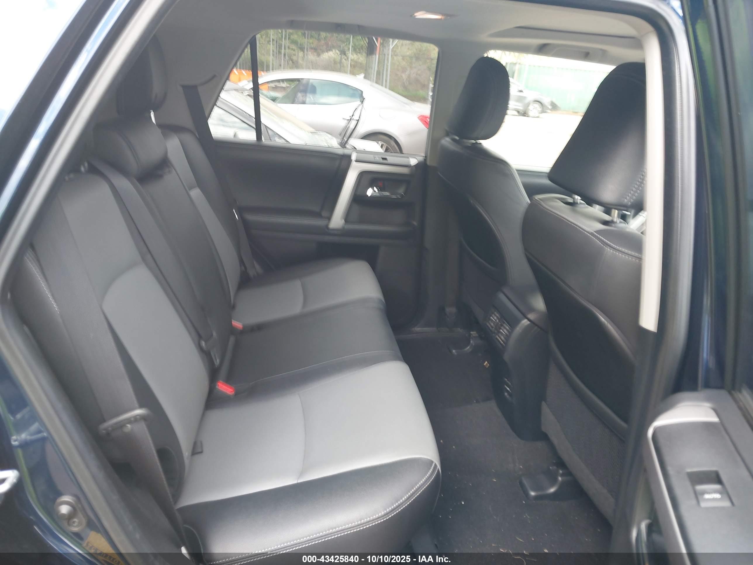 TOYOTA 4RUNNER image 8