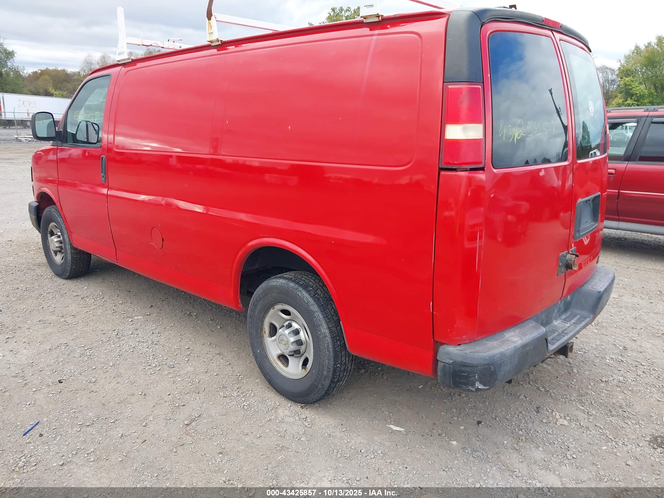 CHEVROLET EXPRESS image 3