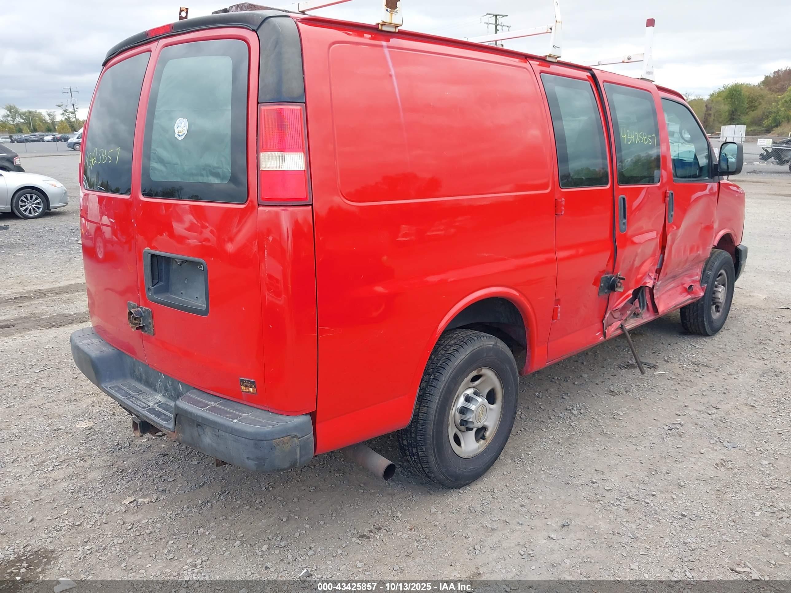 CHEVROLET EXPRESS image 4
