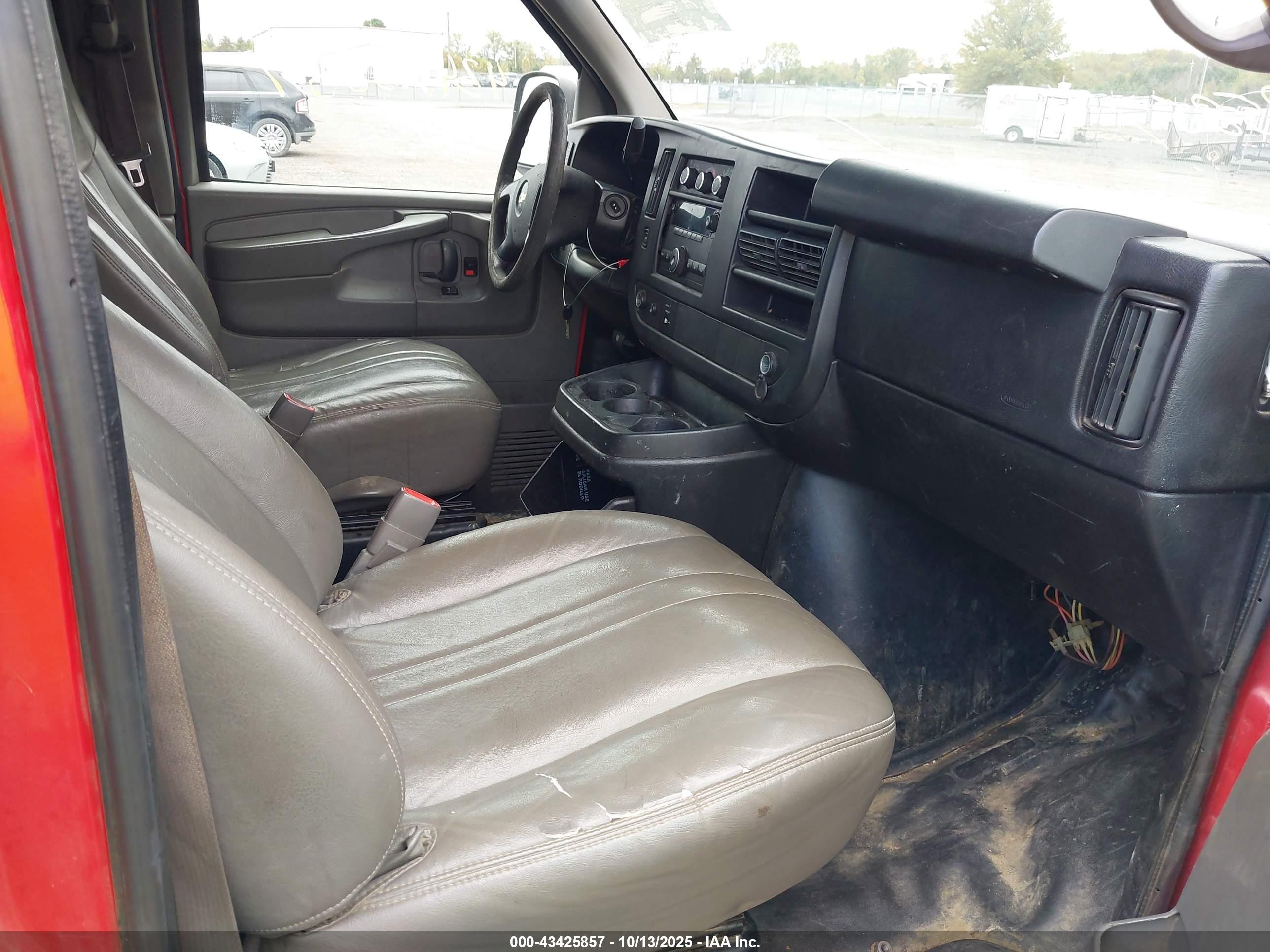 CHEVROLET EXPRESS image 5