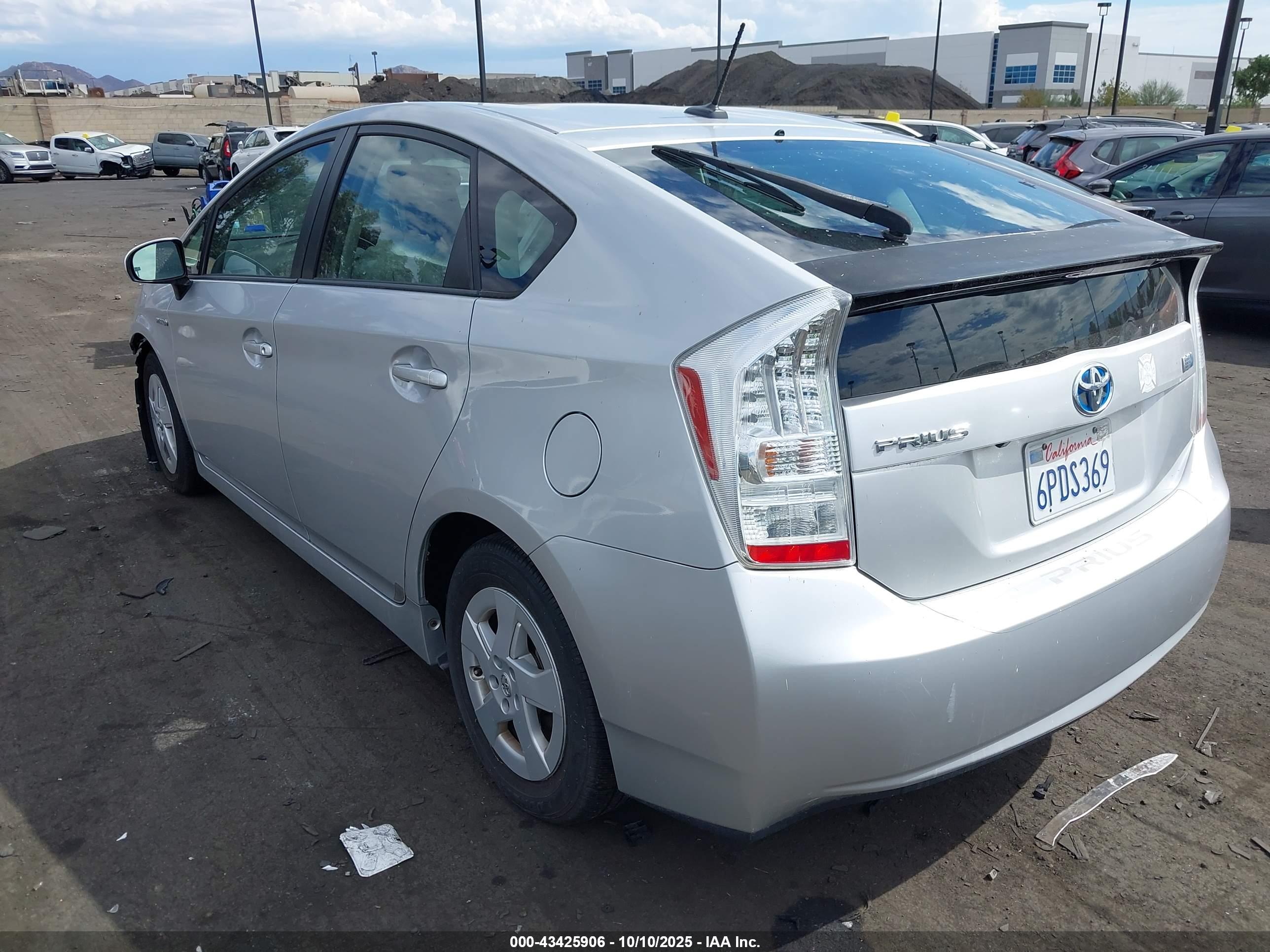 TOYOTA PRIUS image 3