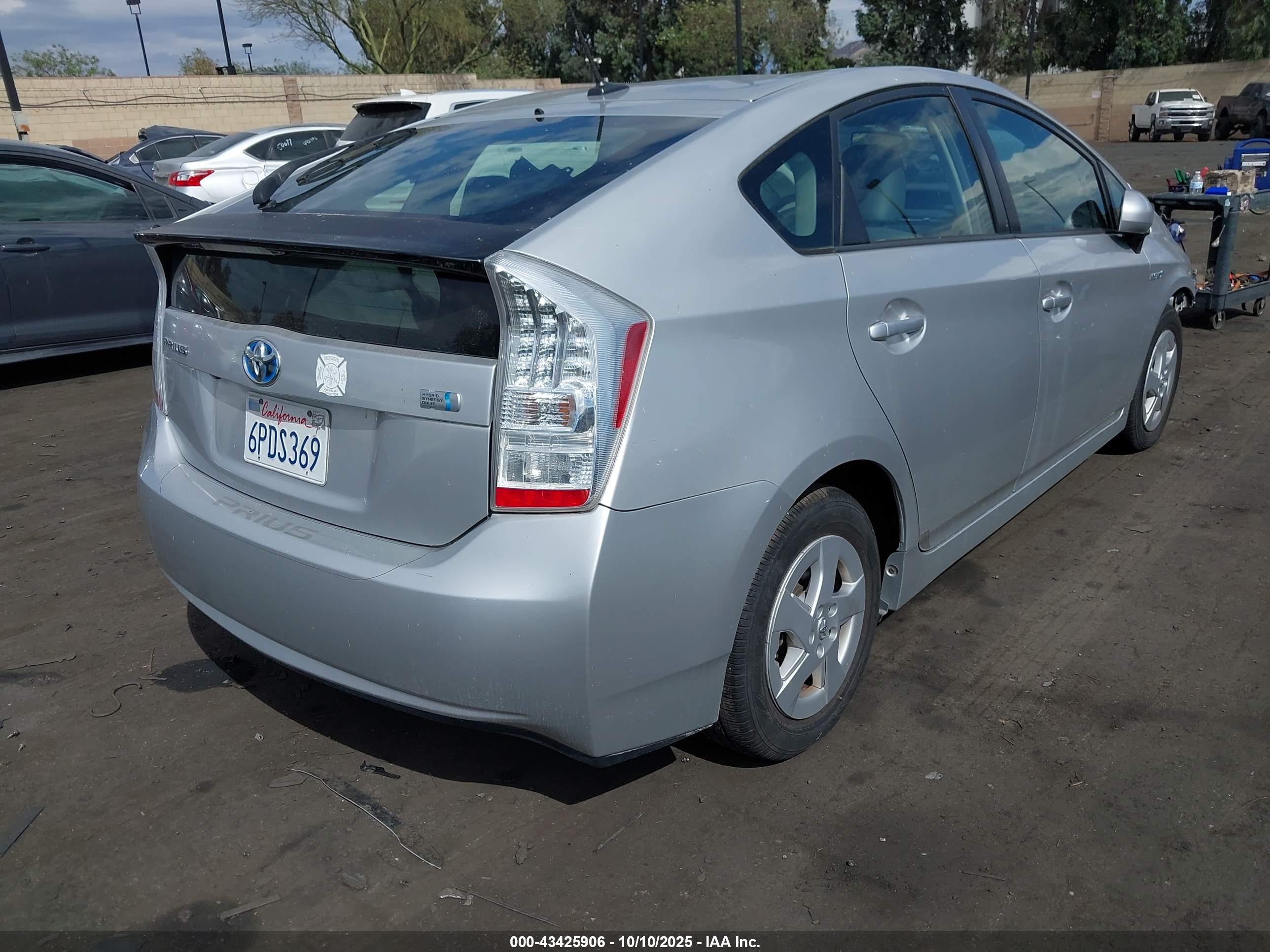 TOYOTA PRIUS image 4
