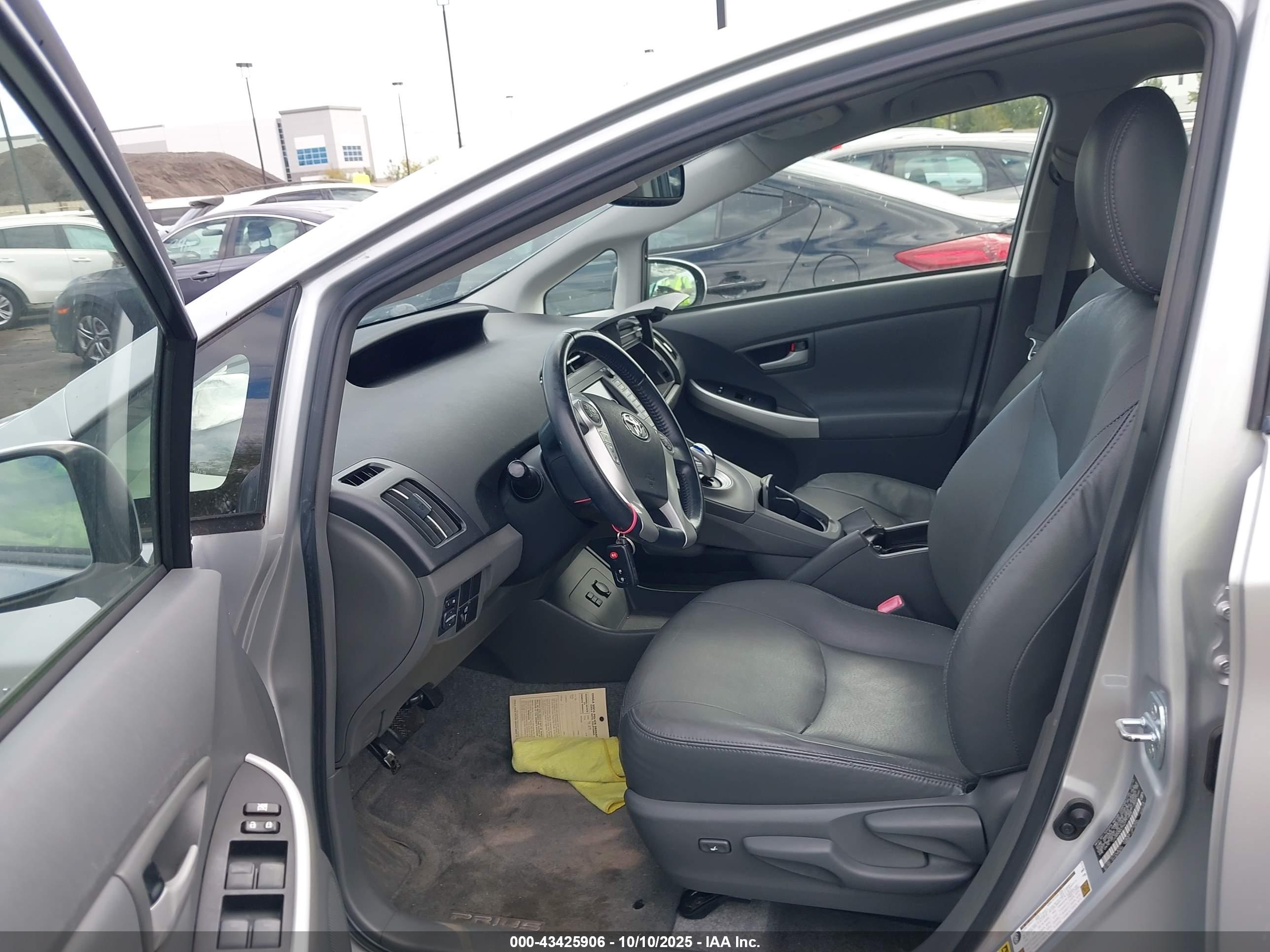 TOYOTA PRIUS image 5