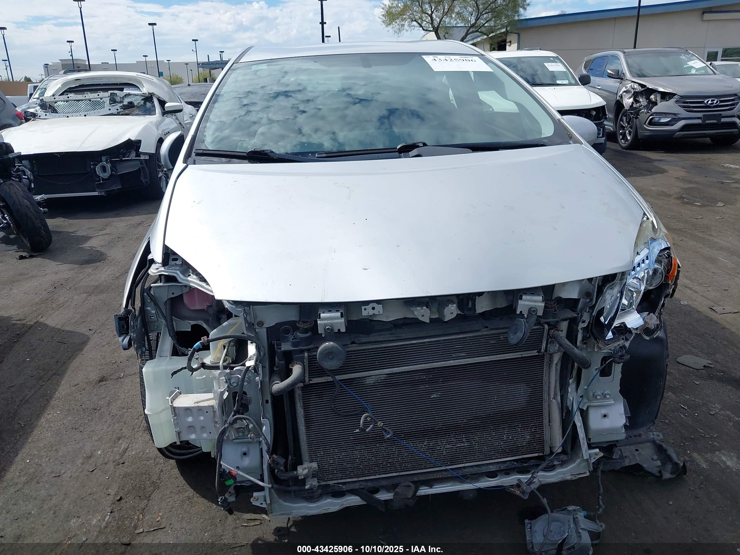TOYOTA PRIUS image 6