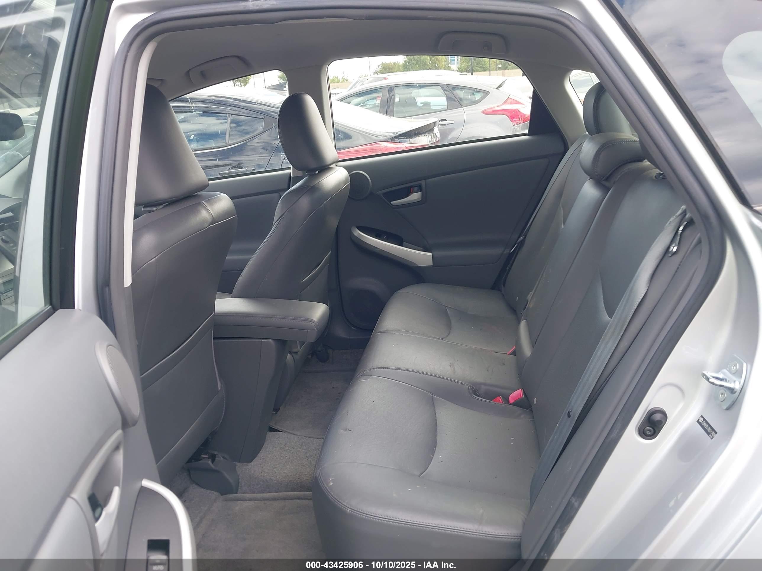 TOYOTA PRIUS image 8