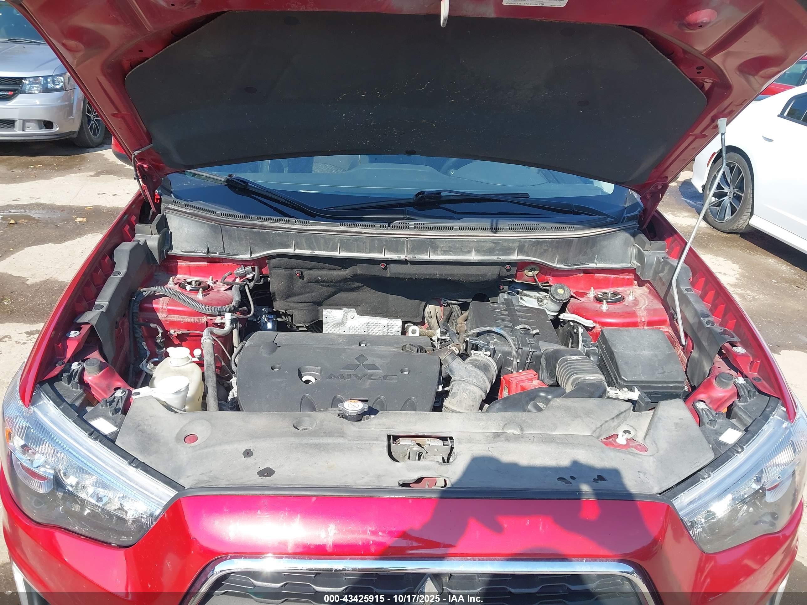 MITSUBISHI OUTLANDER image 10
