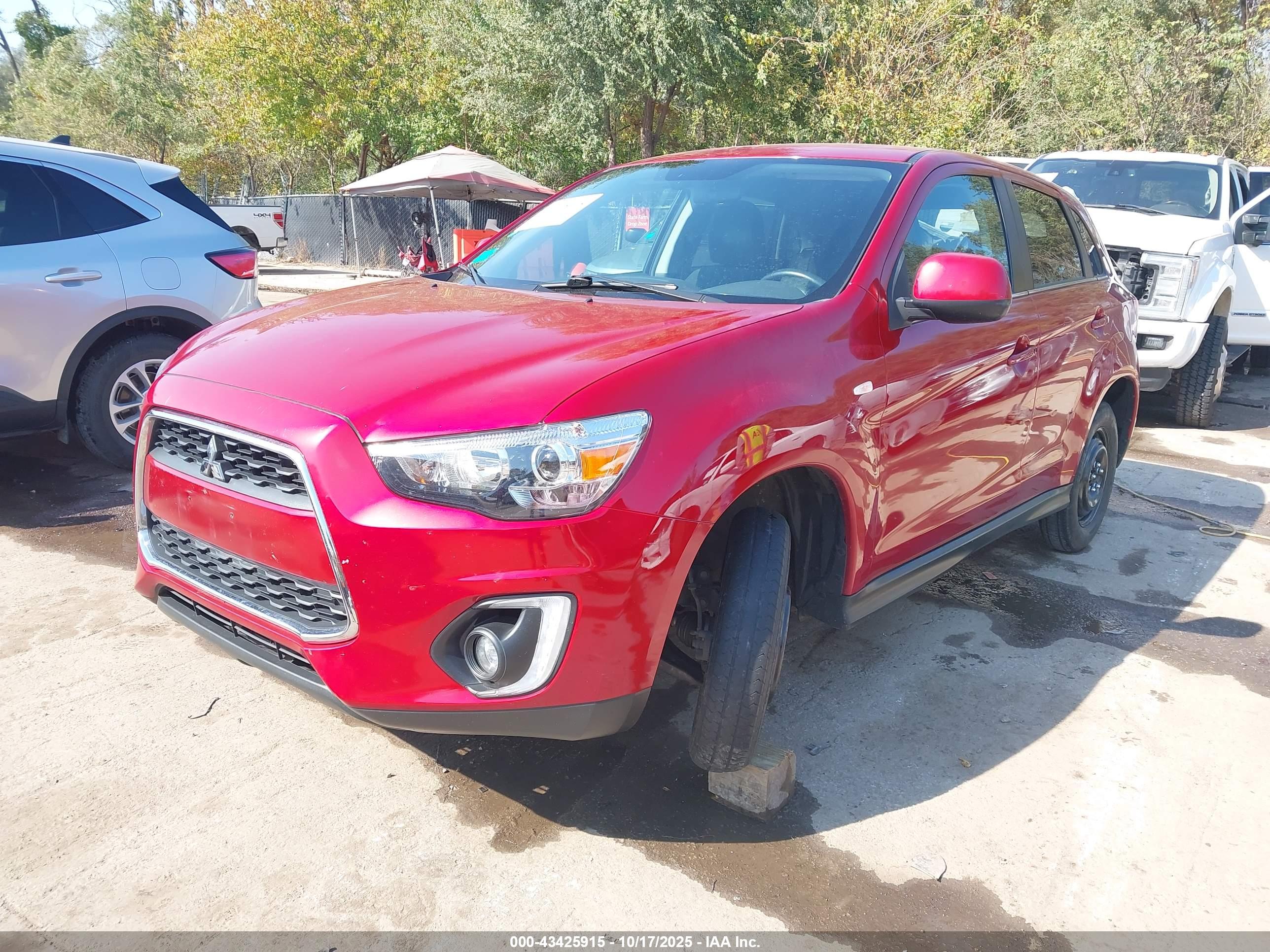 MITSUBISHI OUTLANDER image 2