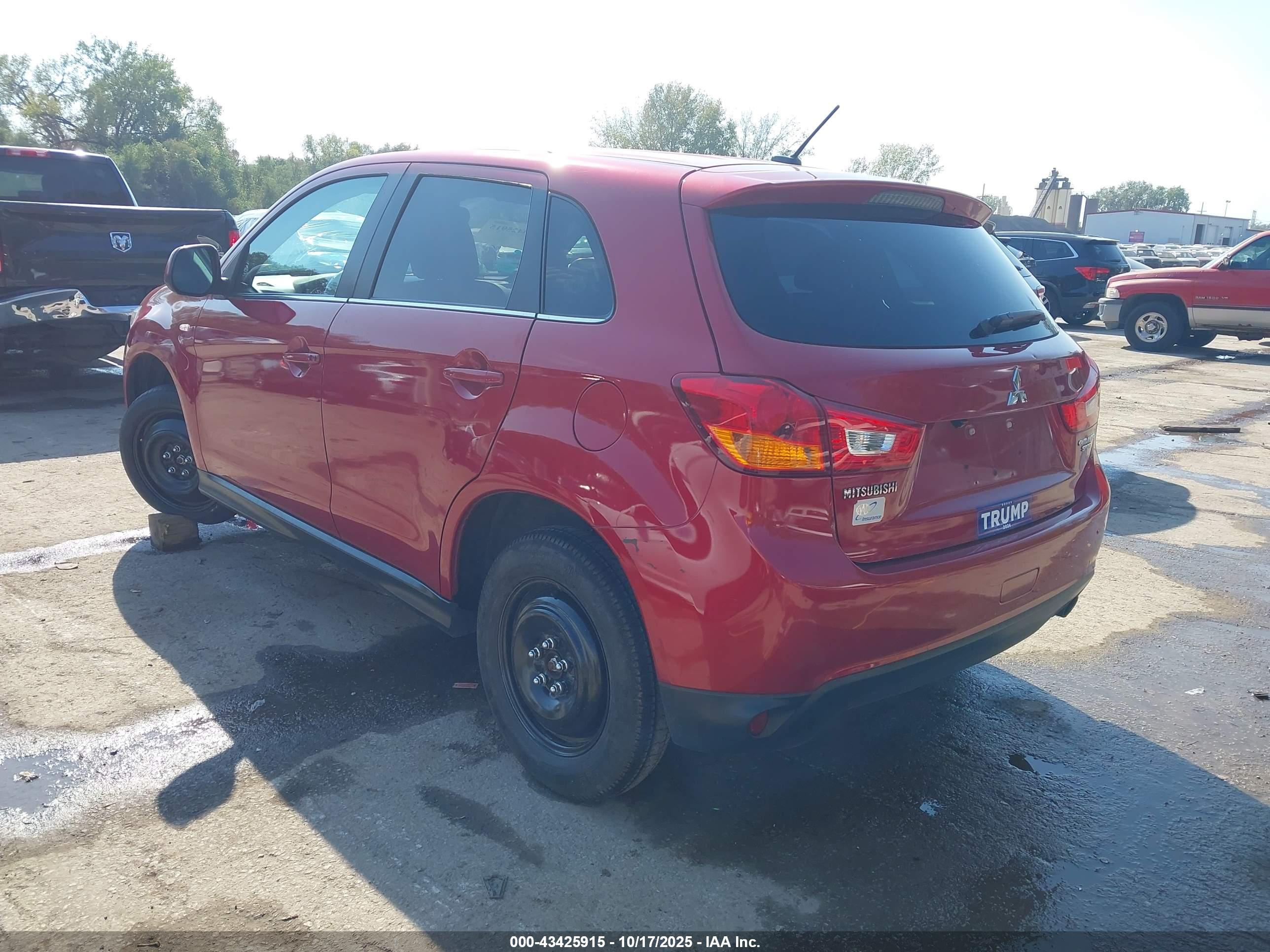MITSUBISHI OUTLANDER image 3