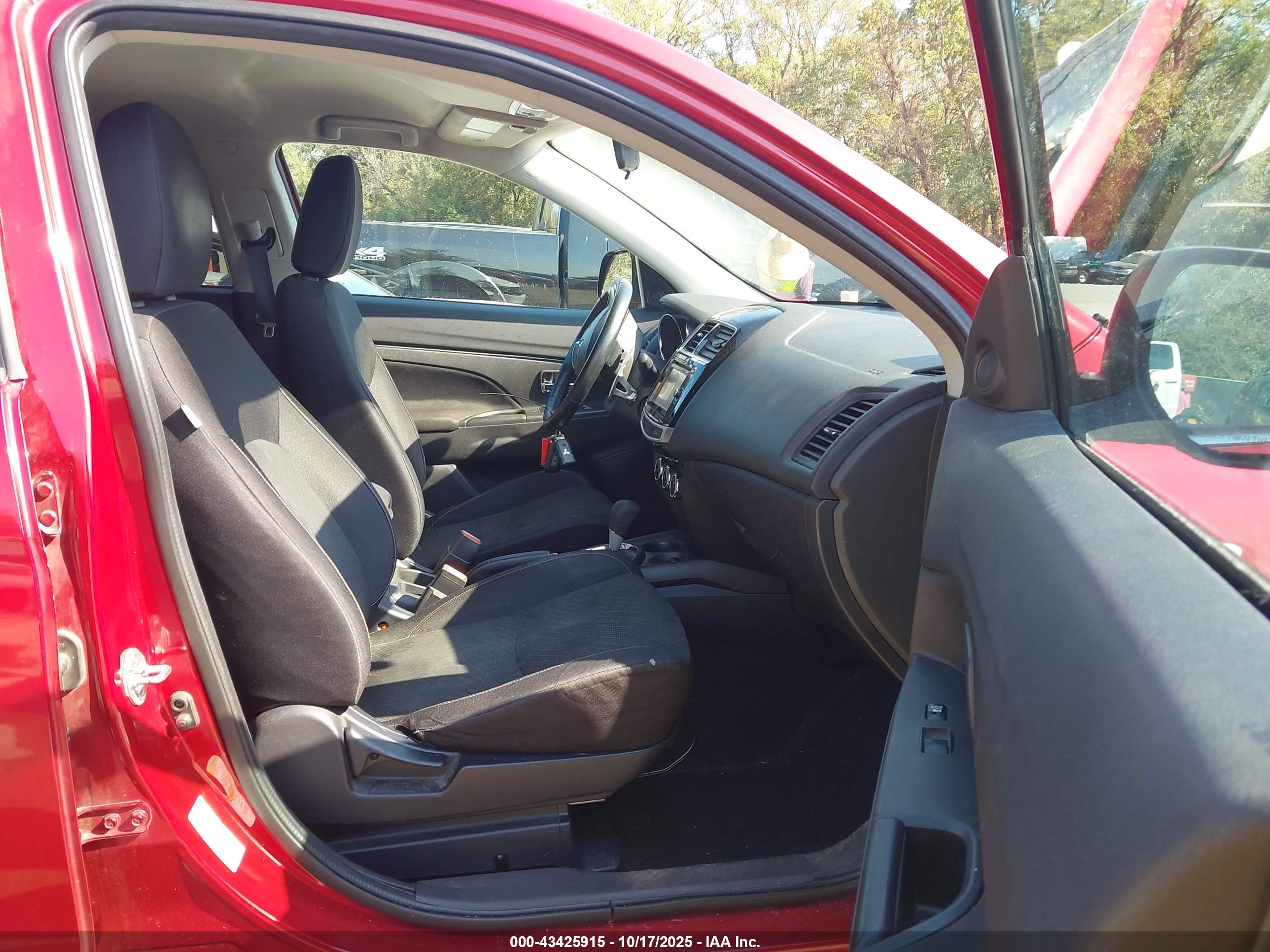 MITSUBISHI OUTLANDER image 5