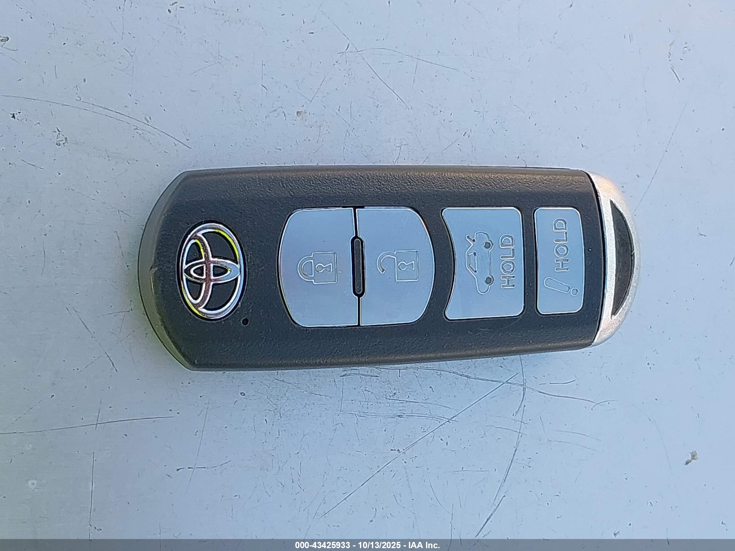 TOYOTA YARIS image 11