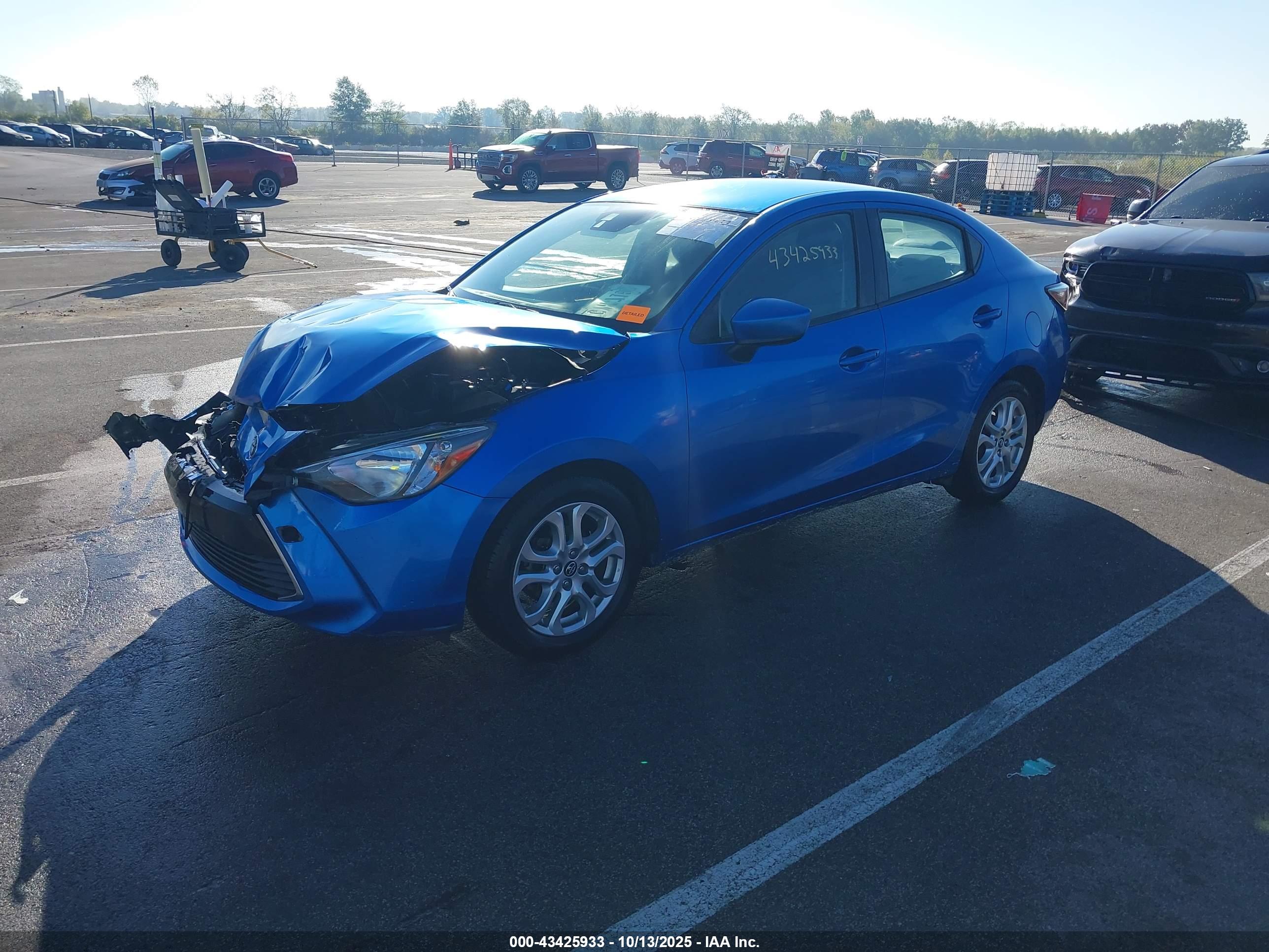TOYOTA YARIS image 2