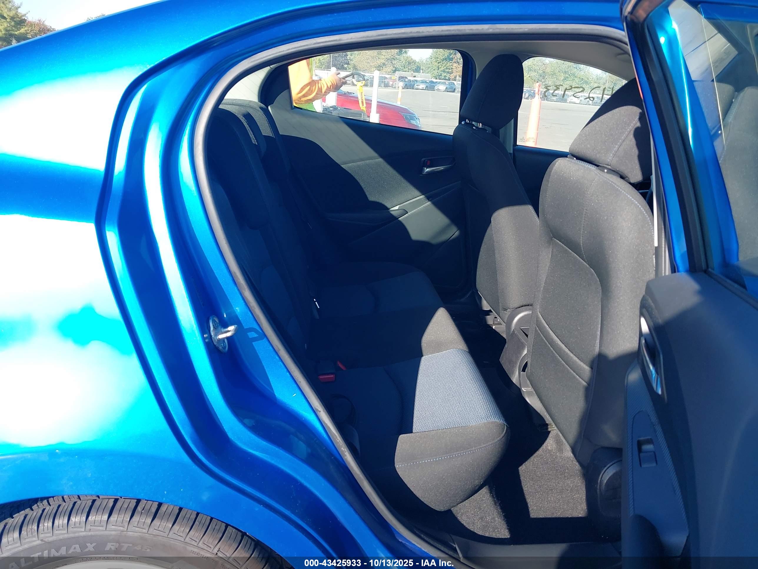TOYOTA YARIS image 8