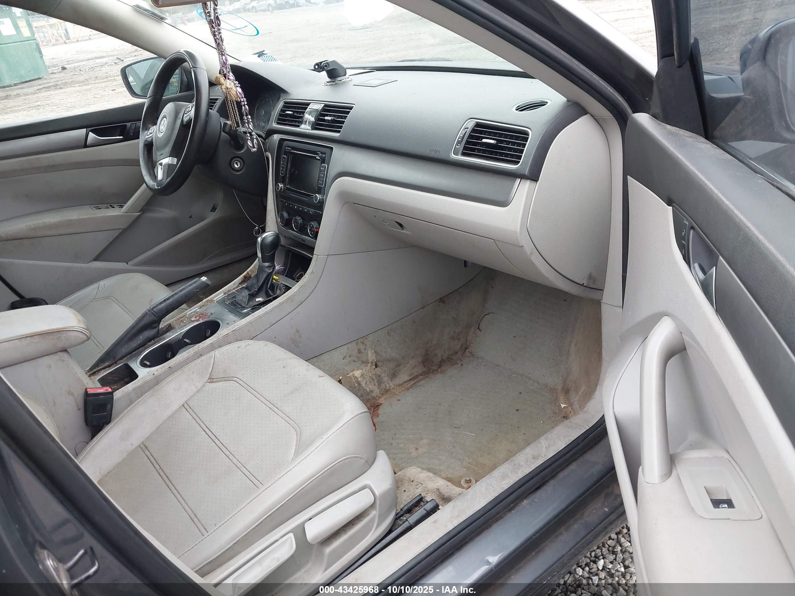 VOLKSWAGEN PASSAT image 5