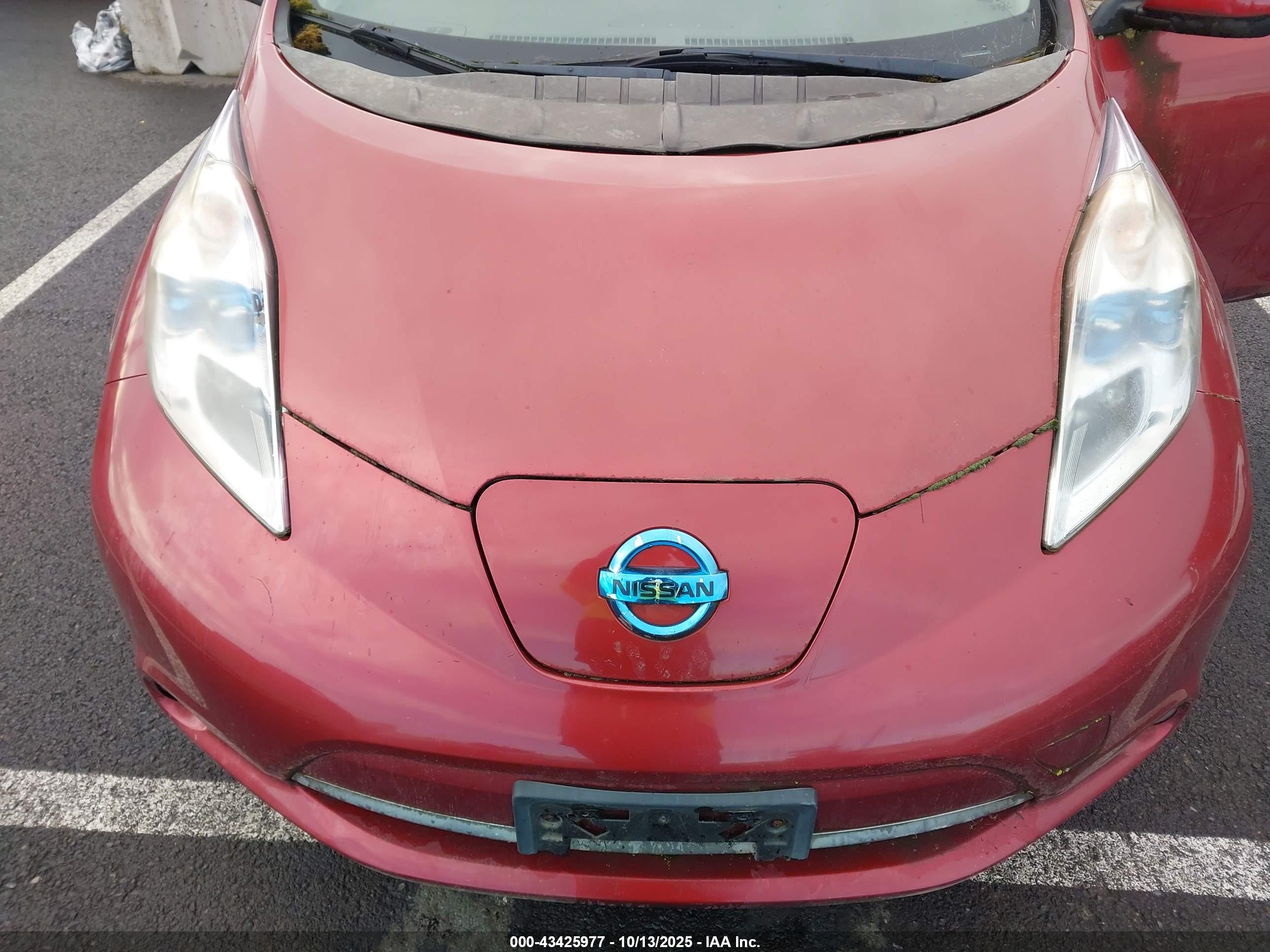 NISSAN LEAF image 10