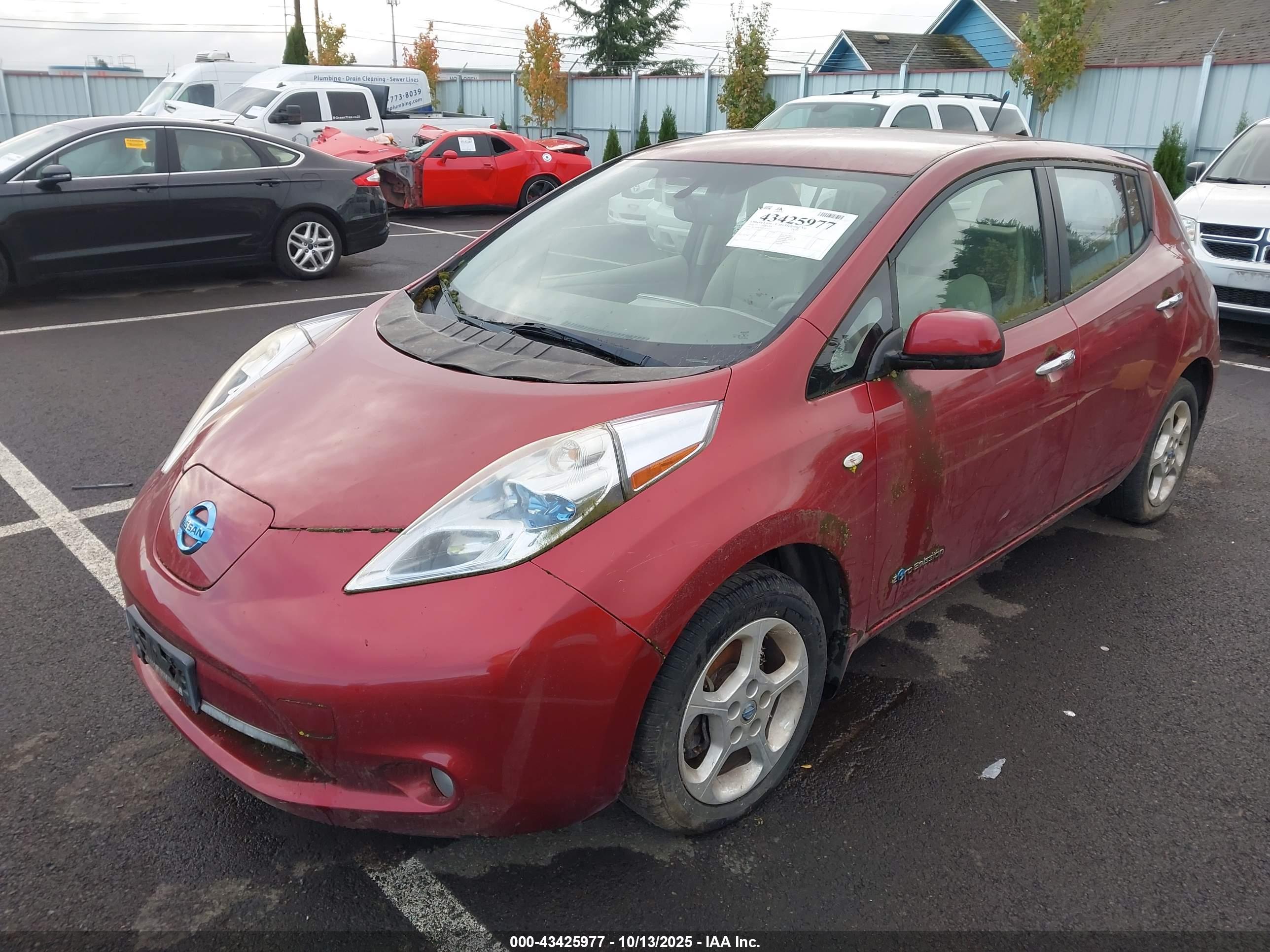 NISSAN LEAF image 2