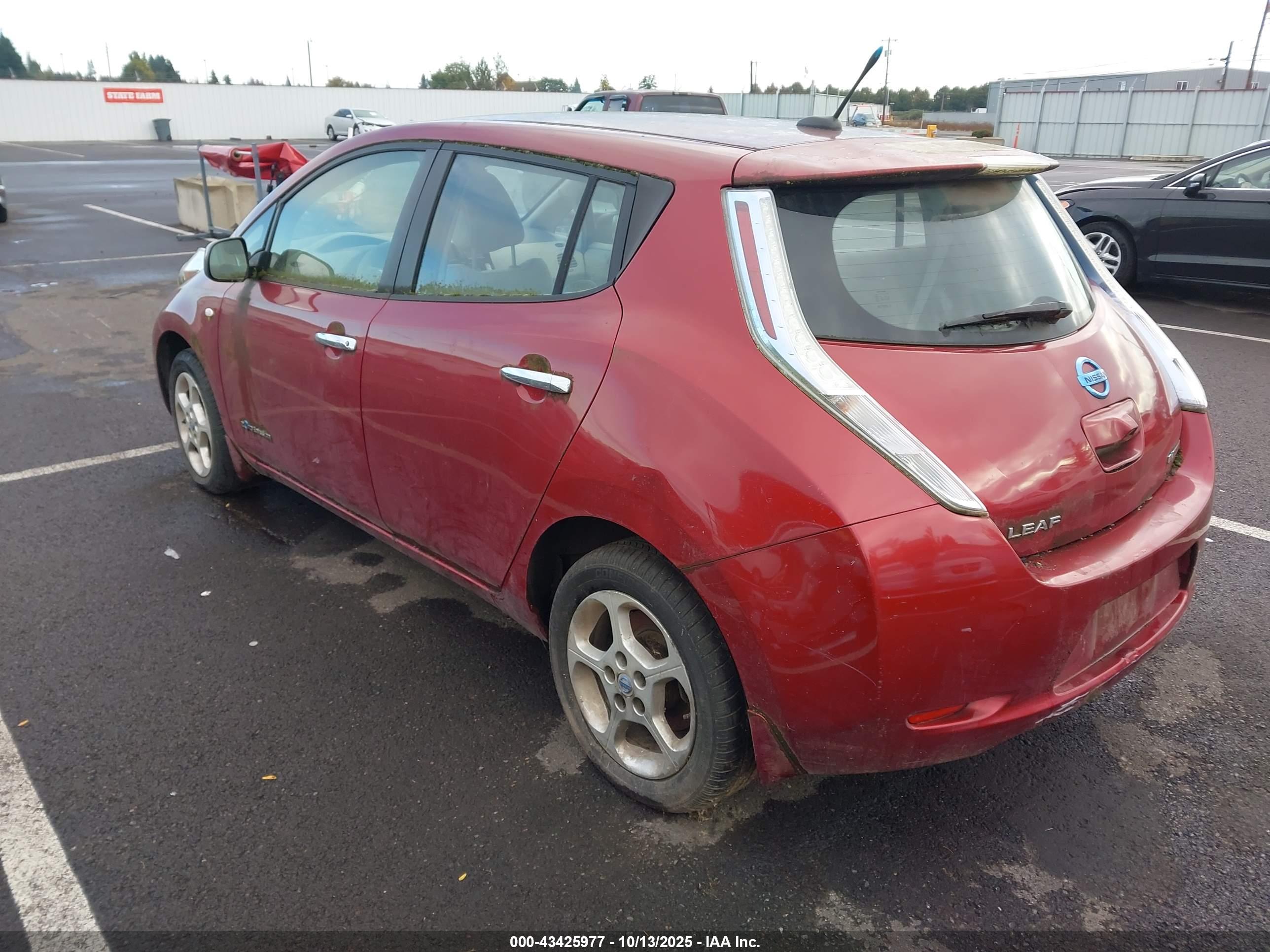 NISSAN LEAF image 3