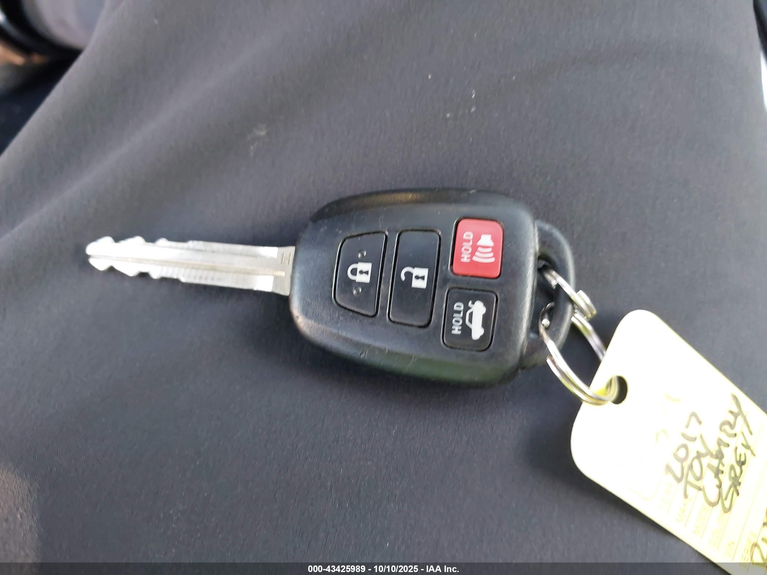 TOYOTA CAMRY image 11