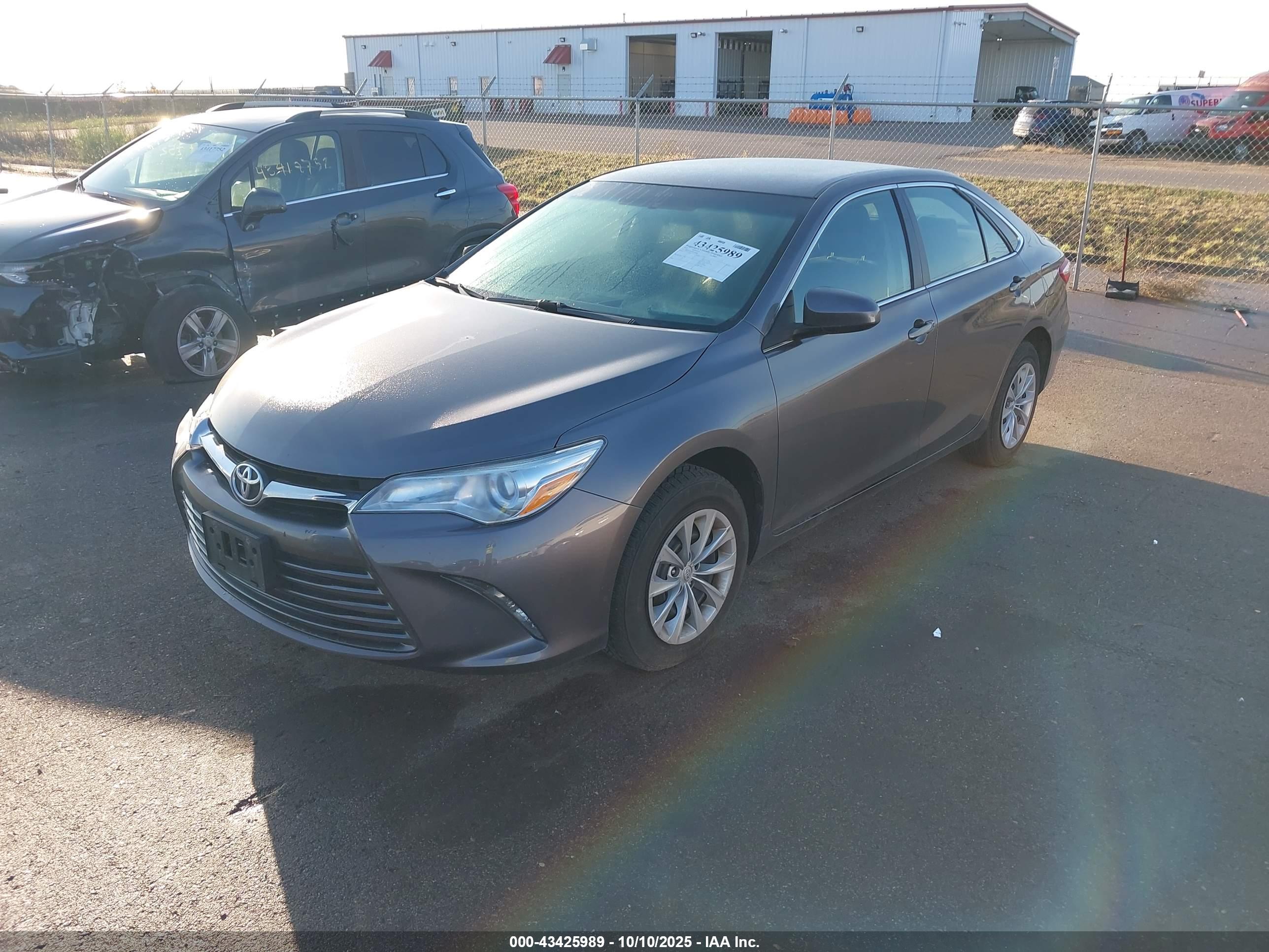 TOYOTA CAMRY image 2
