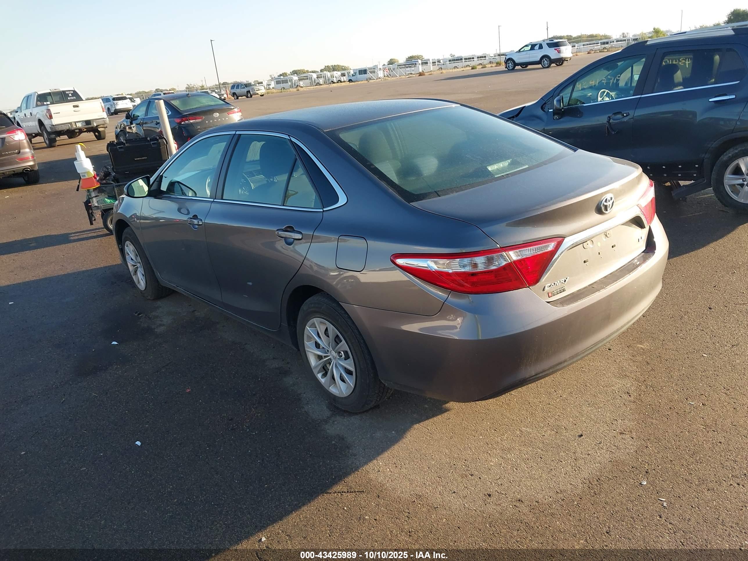 TOYOTA CAMRY image 3