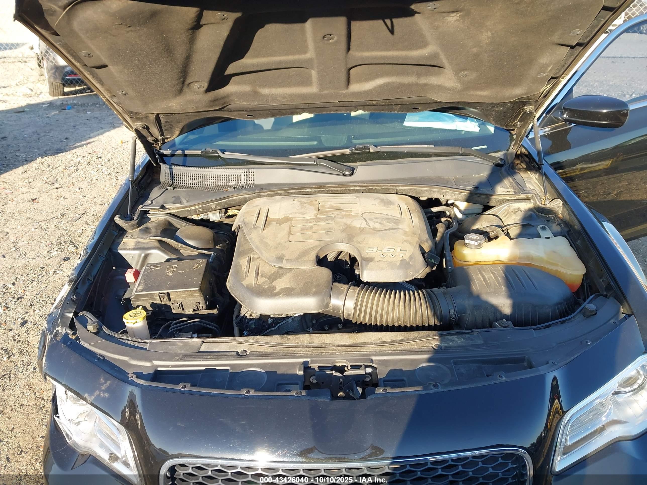CHRYSLER 300 image 10