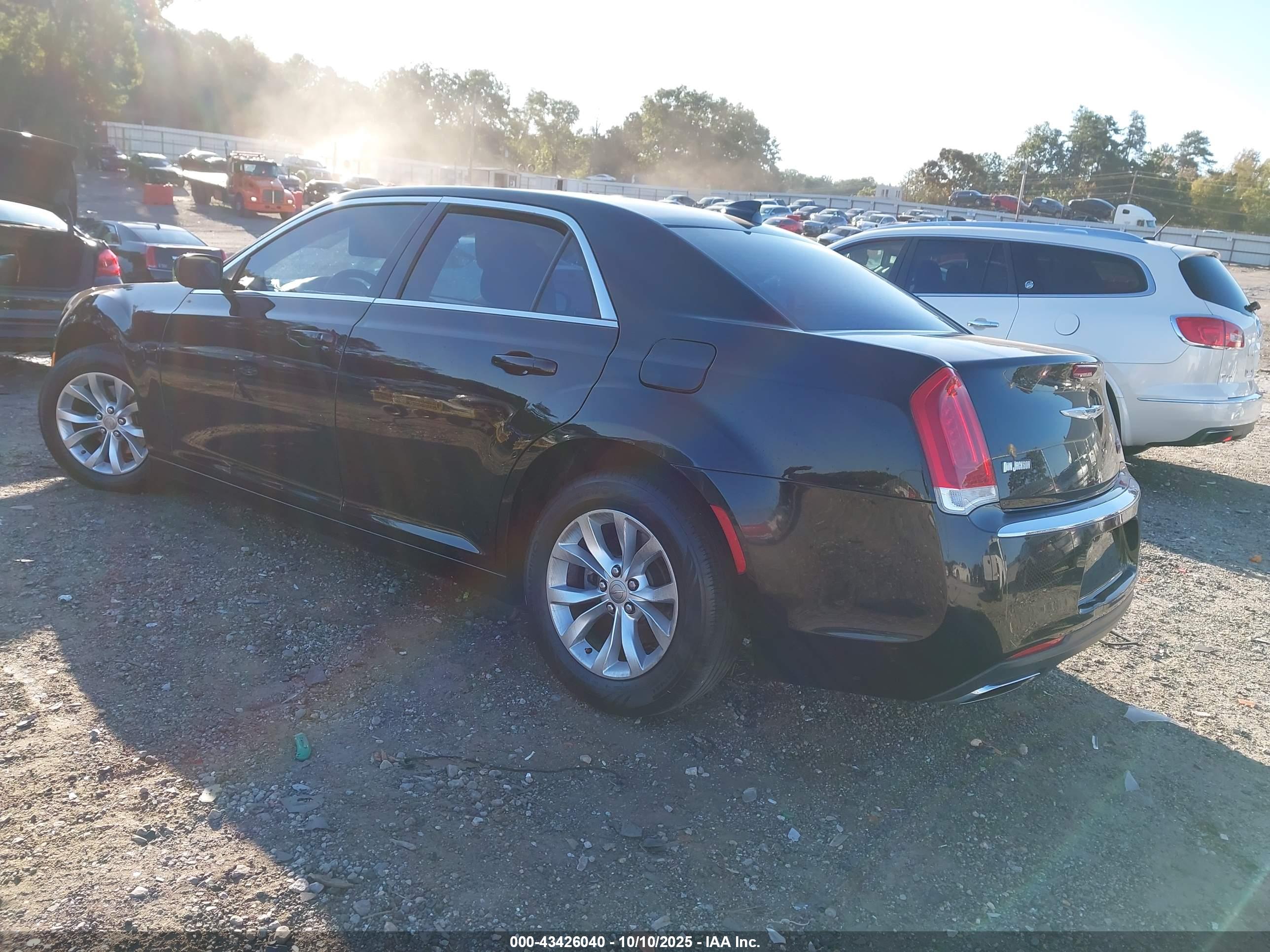 CHRYSLER 300 image 3
